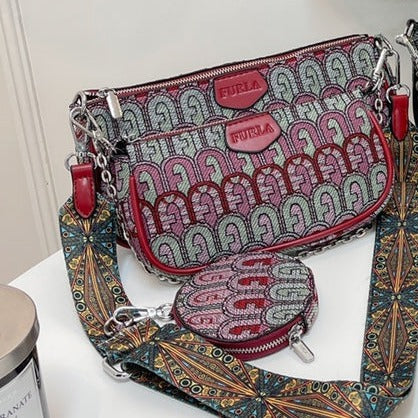 Chain wide shoulder bag