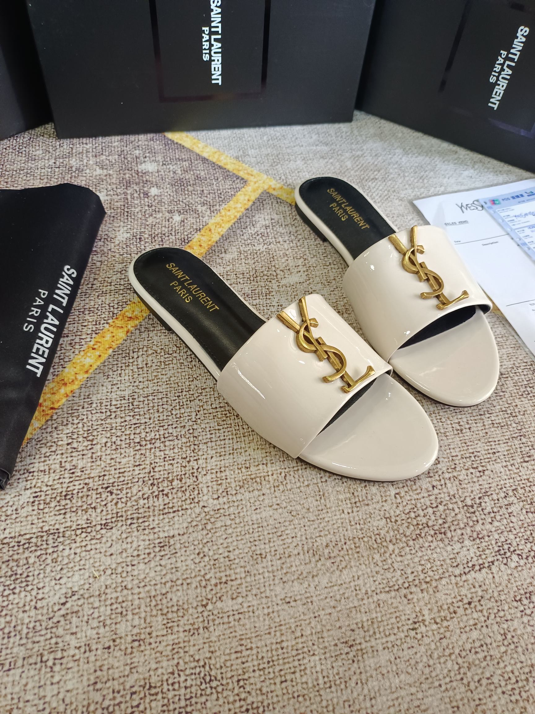 Y   Flat One Flip Flop Beach Shoes