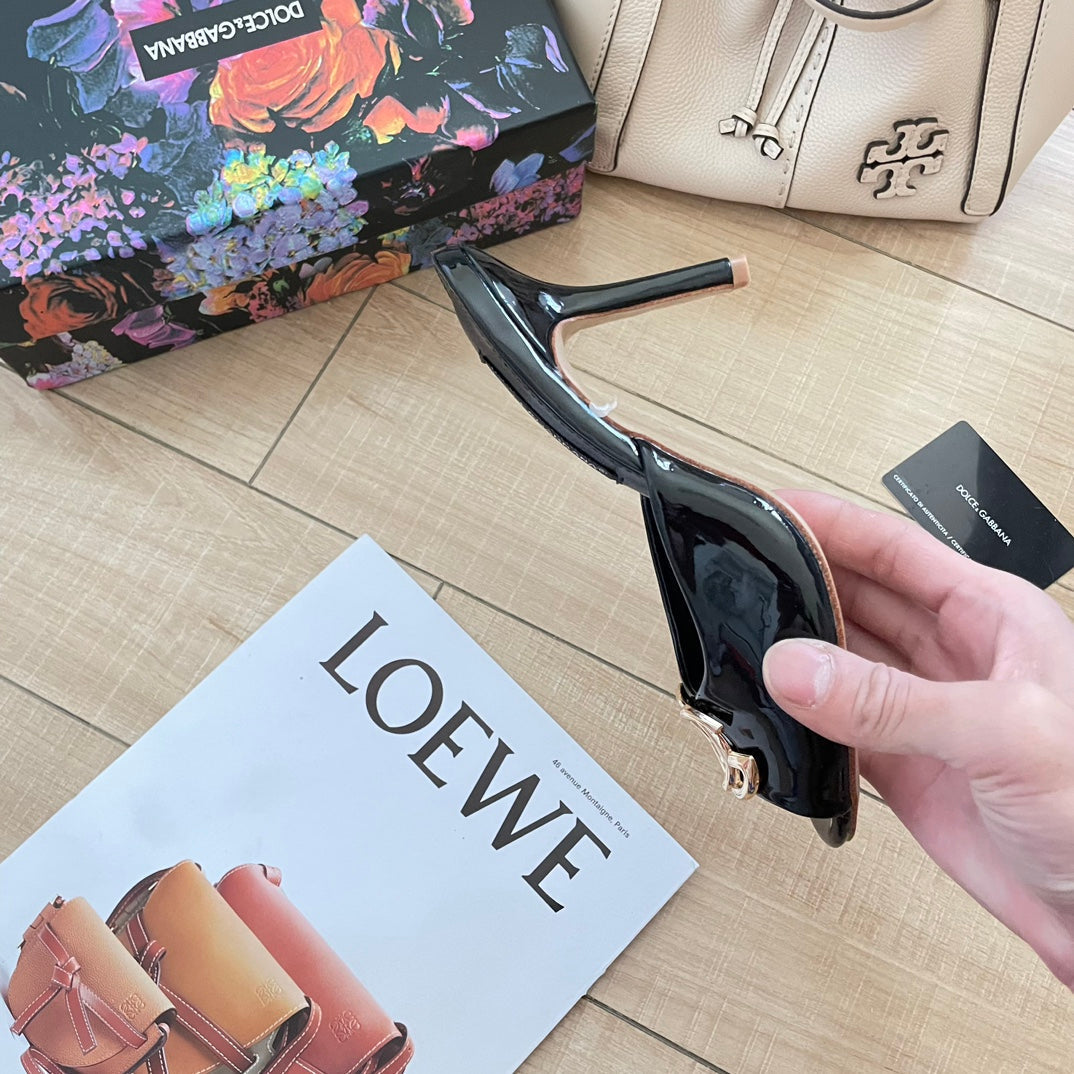 D   23 years new sandals (counter with the same model)