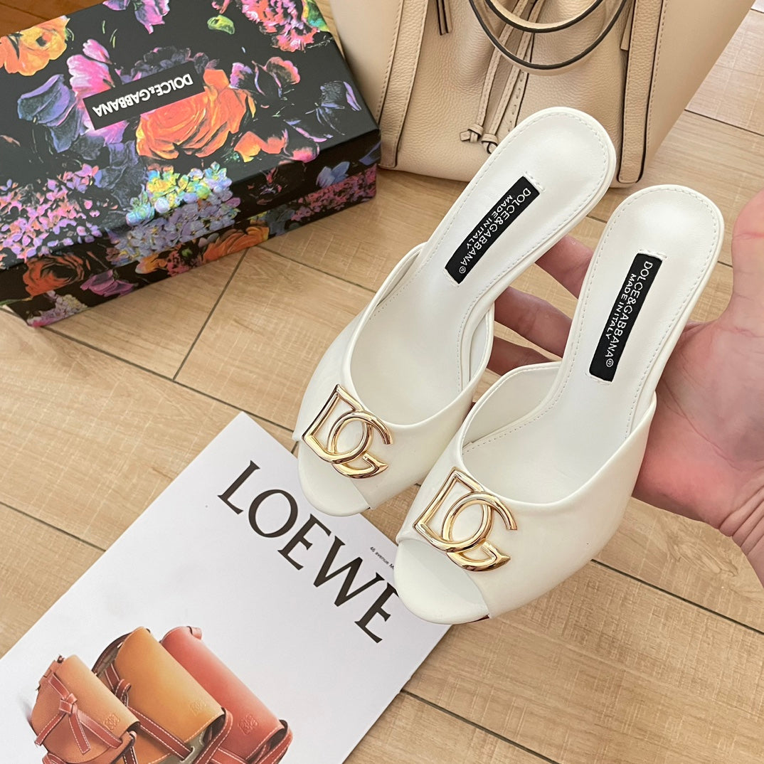 D    23 New Sandals