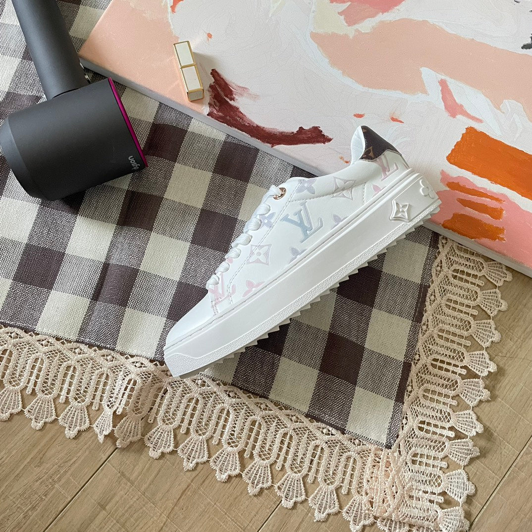 L   23 New Embossed White Shoes