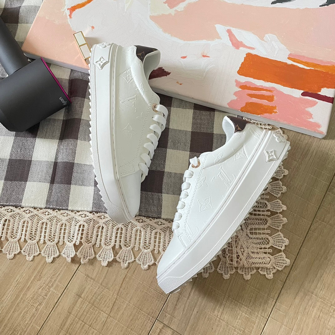 L   23 New Embossed White Shoes