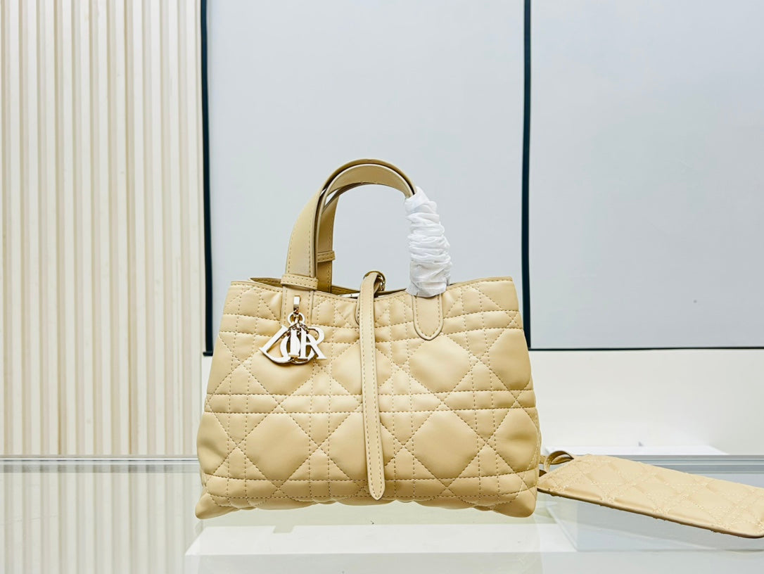 D   Toujours handbag