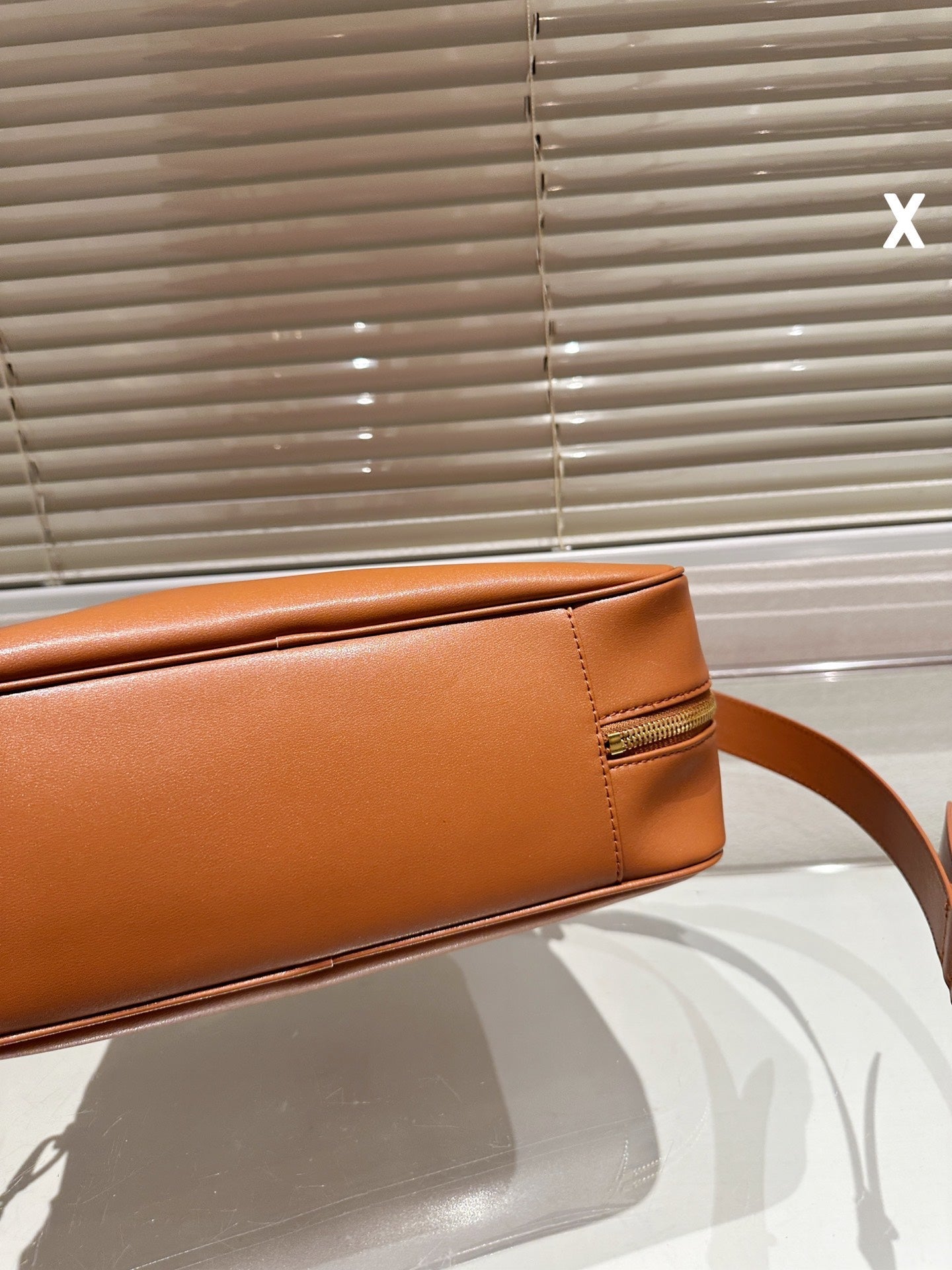 MI* cowhide attendance bag