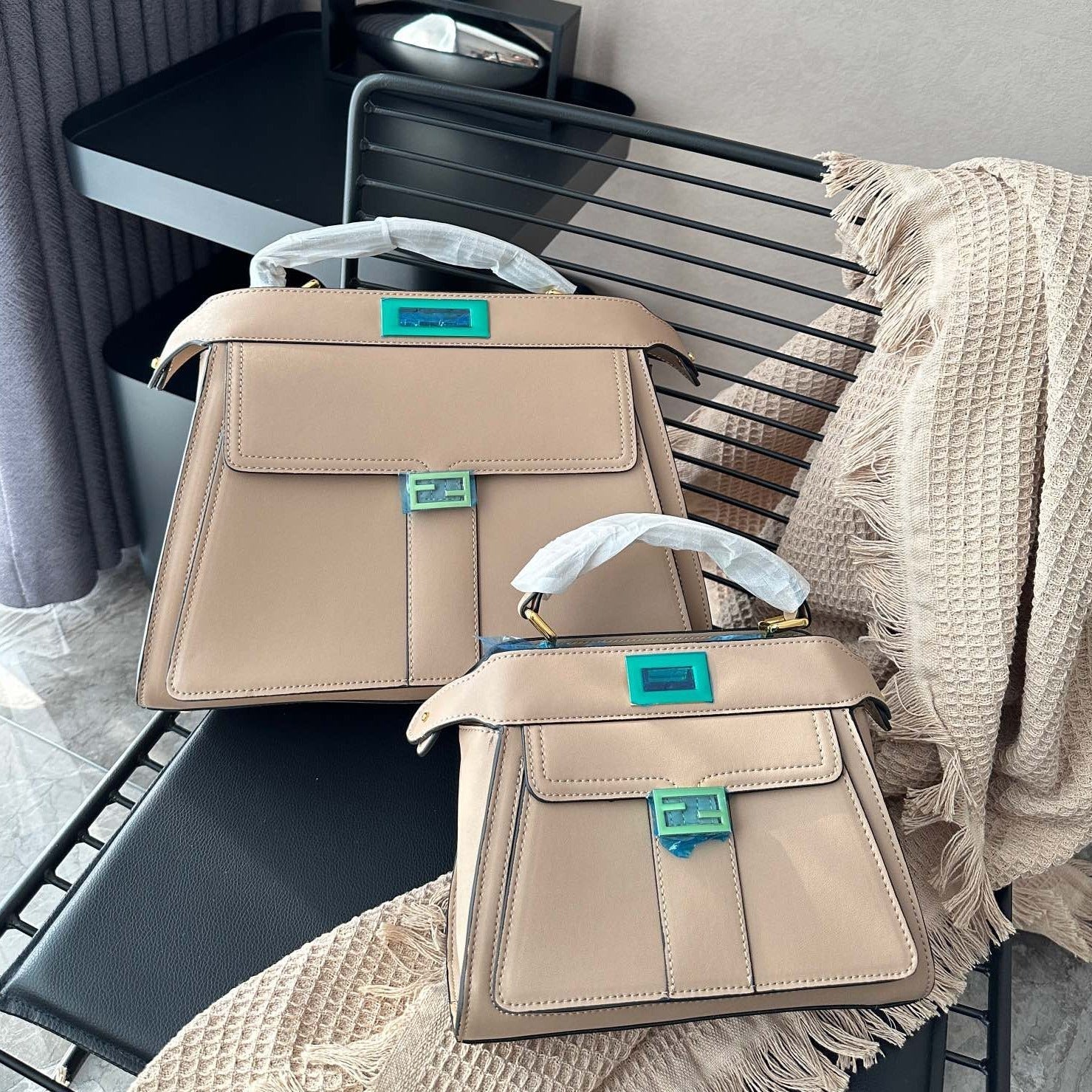 FEN* peekaboo kitten bag