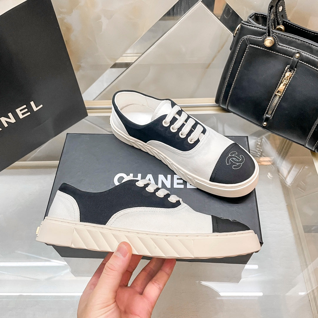 CHA* 24 new white shoes