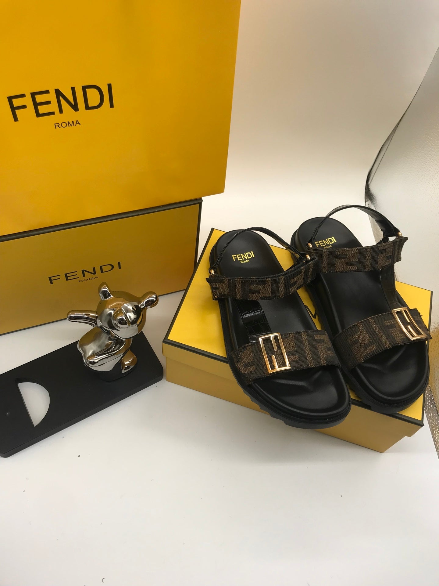 FEN* 24 new sandals