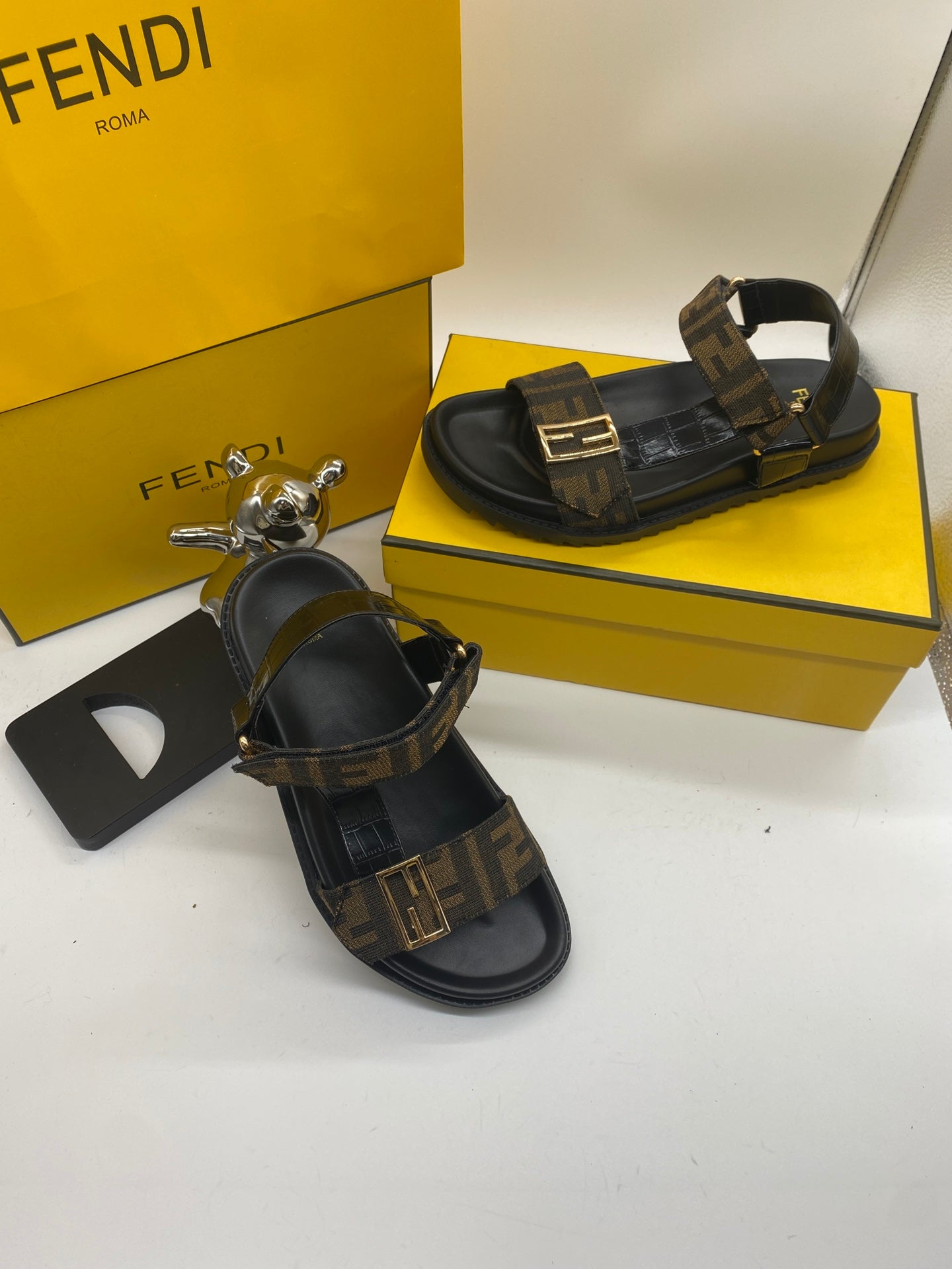 FEN* 24 new sandals