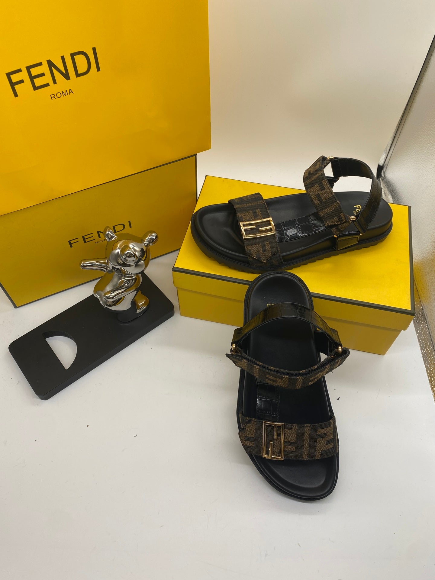 FEN* 24 new sandals