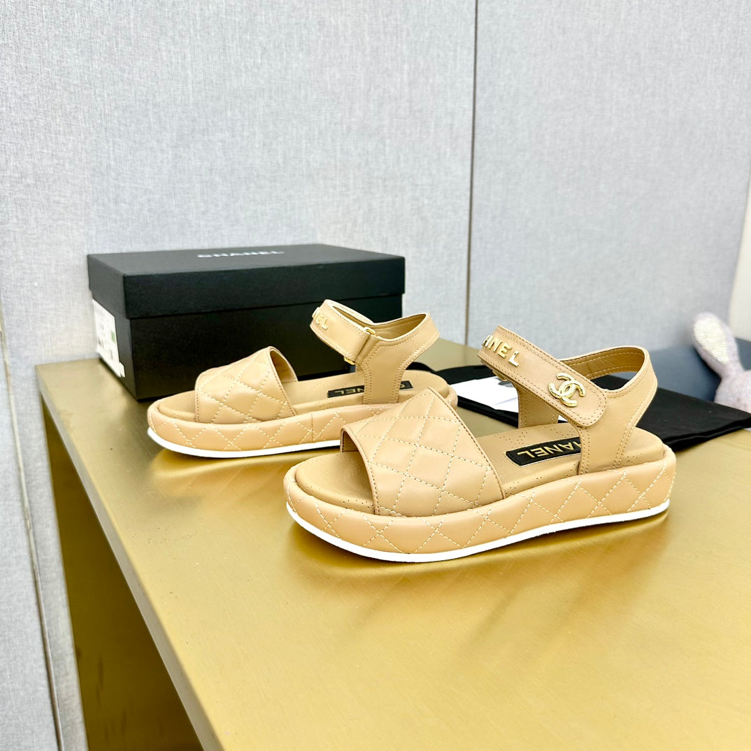 CHAN* 24 catwalk style thick heel sandals