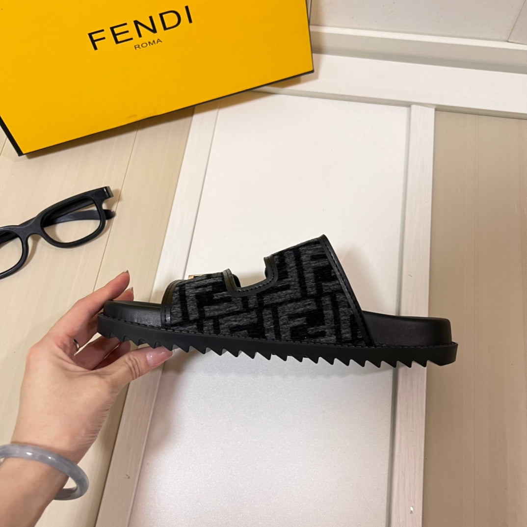 FEN* 24 new double strap slippers