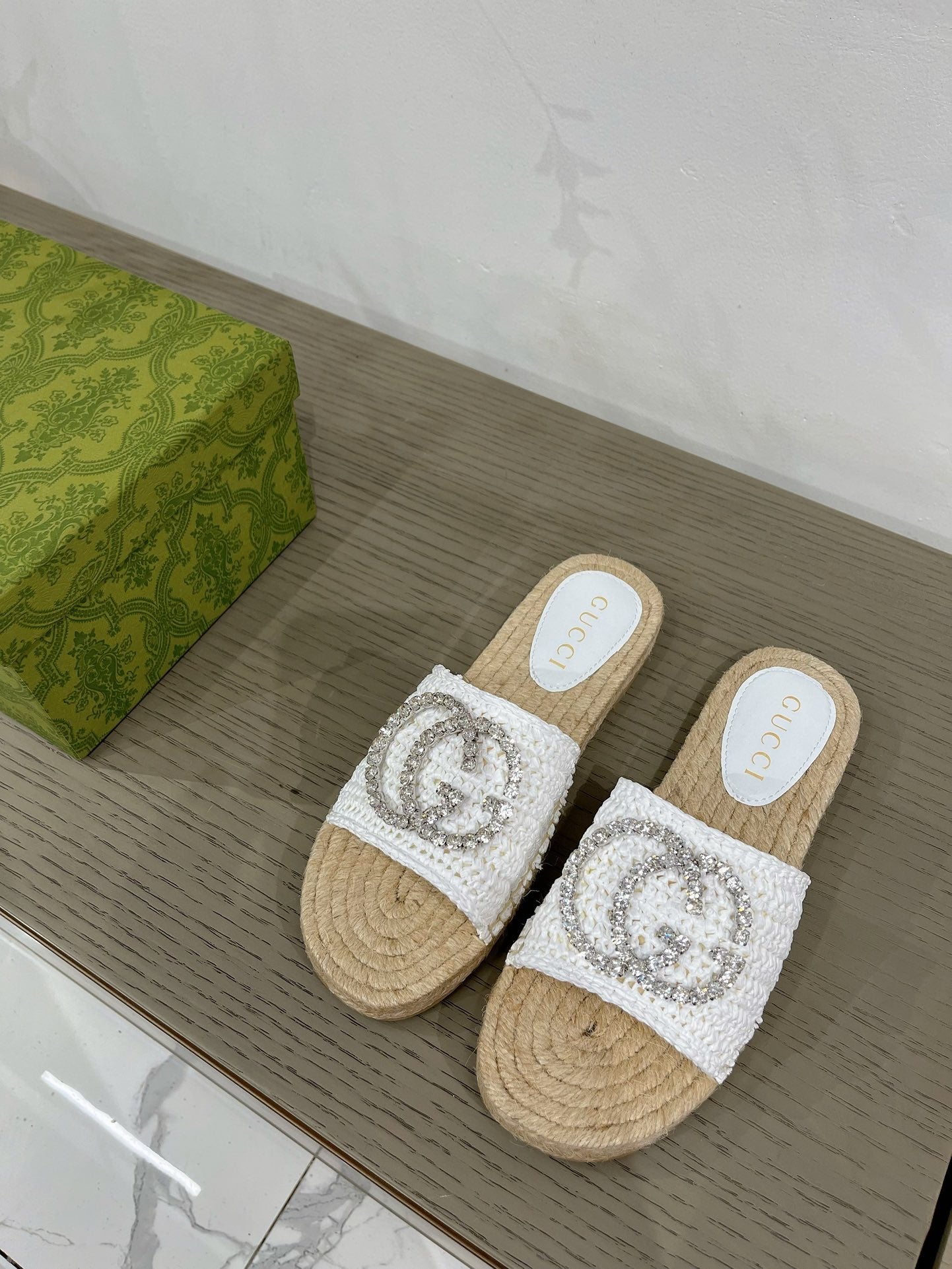 GUC* 24 new woven slippers