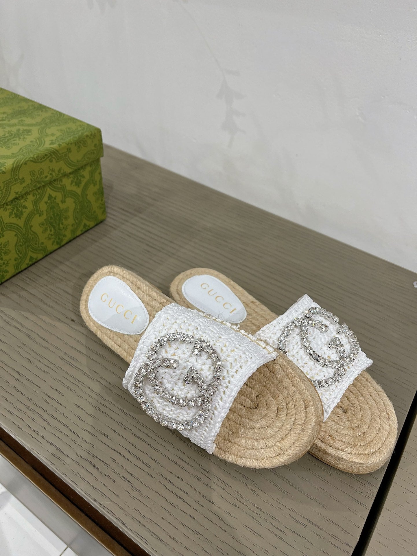 GUC* 24 new woven slippers