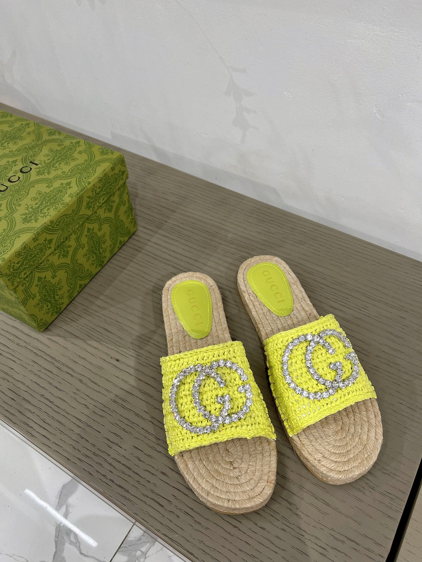 GUC* 24 new woven slippers
