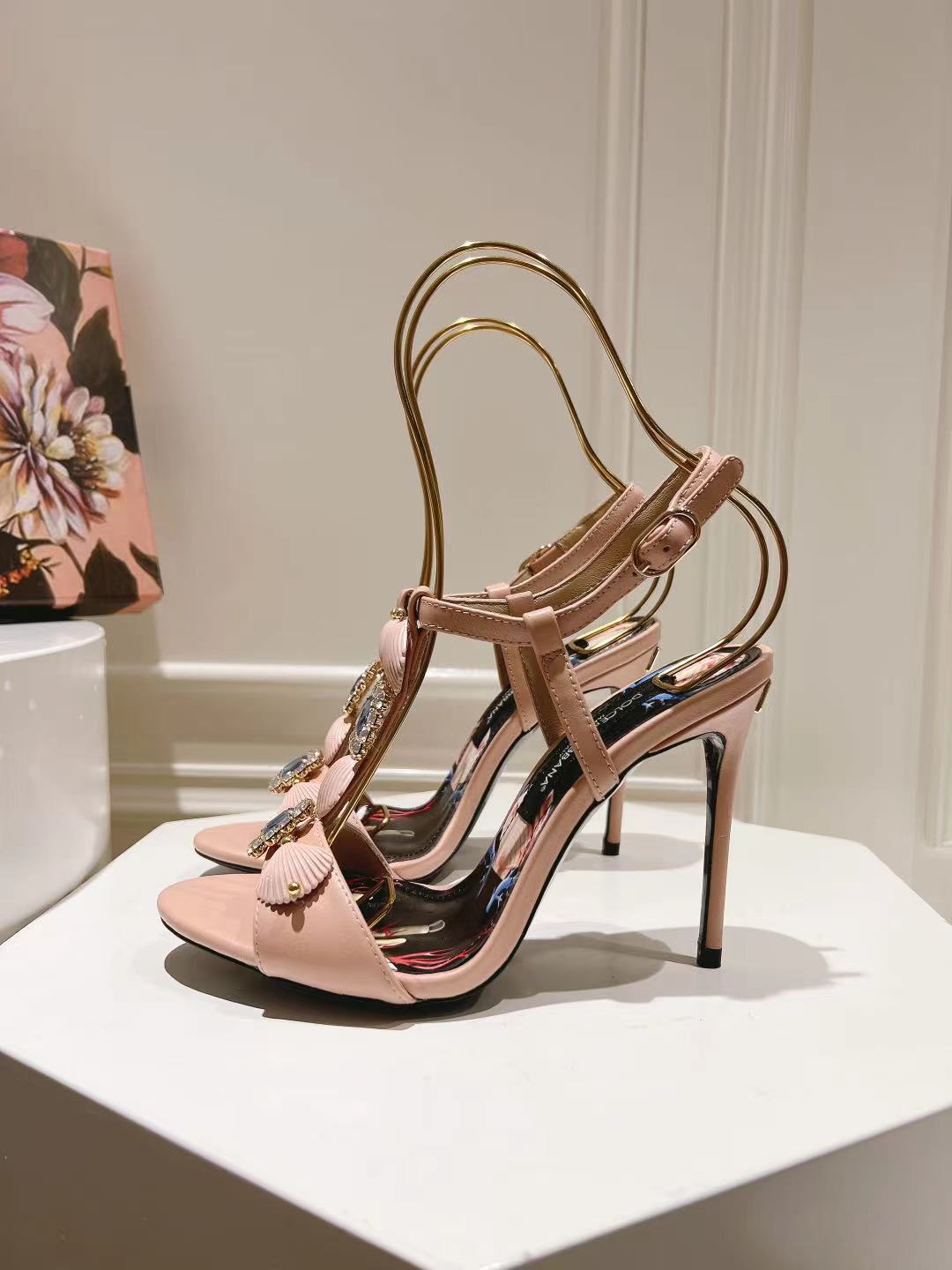 Dolc* & Gabb* 24 new high-heeled sandals