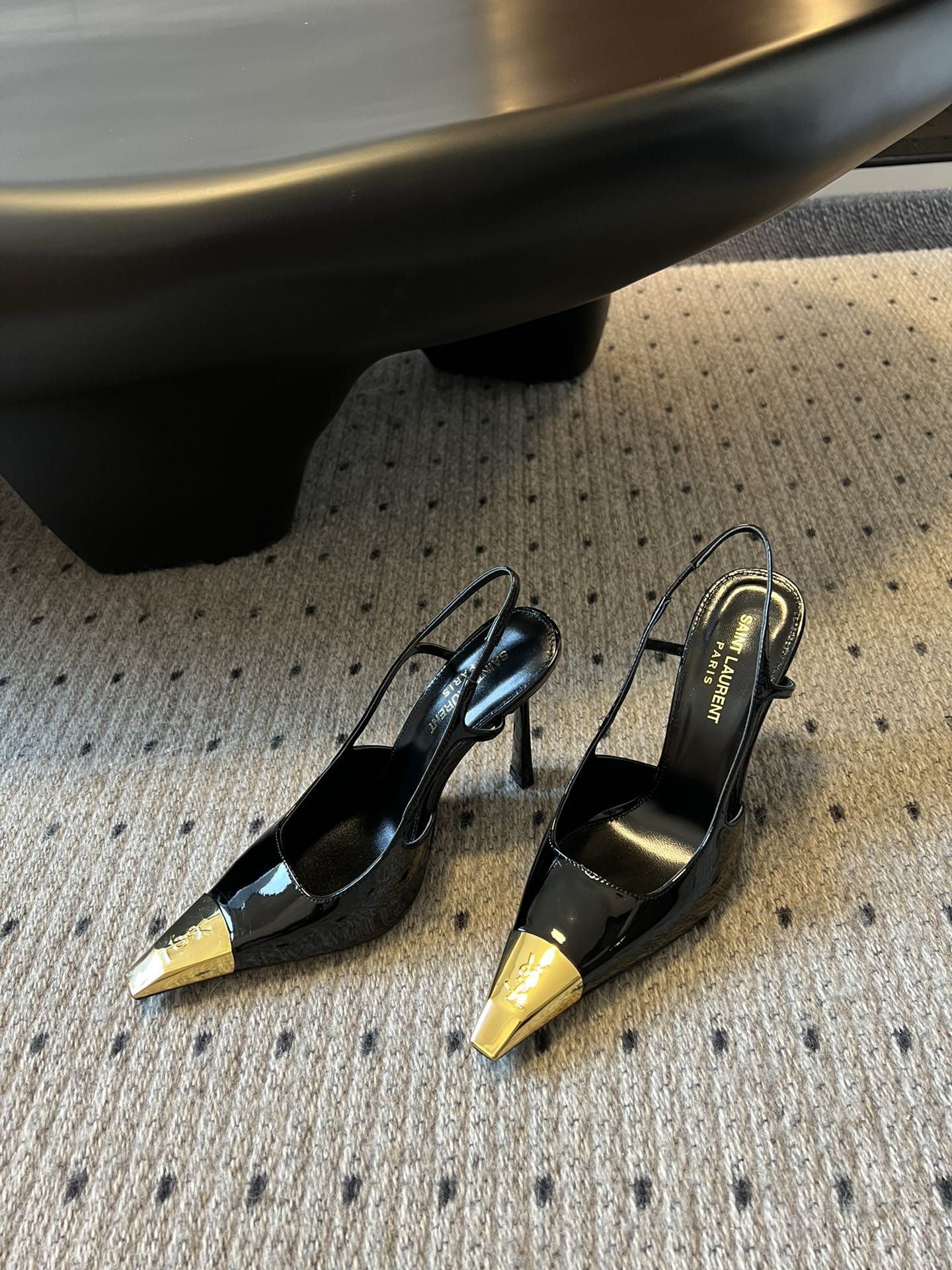 YSL*Metallic Toe Sandals