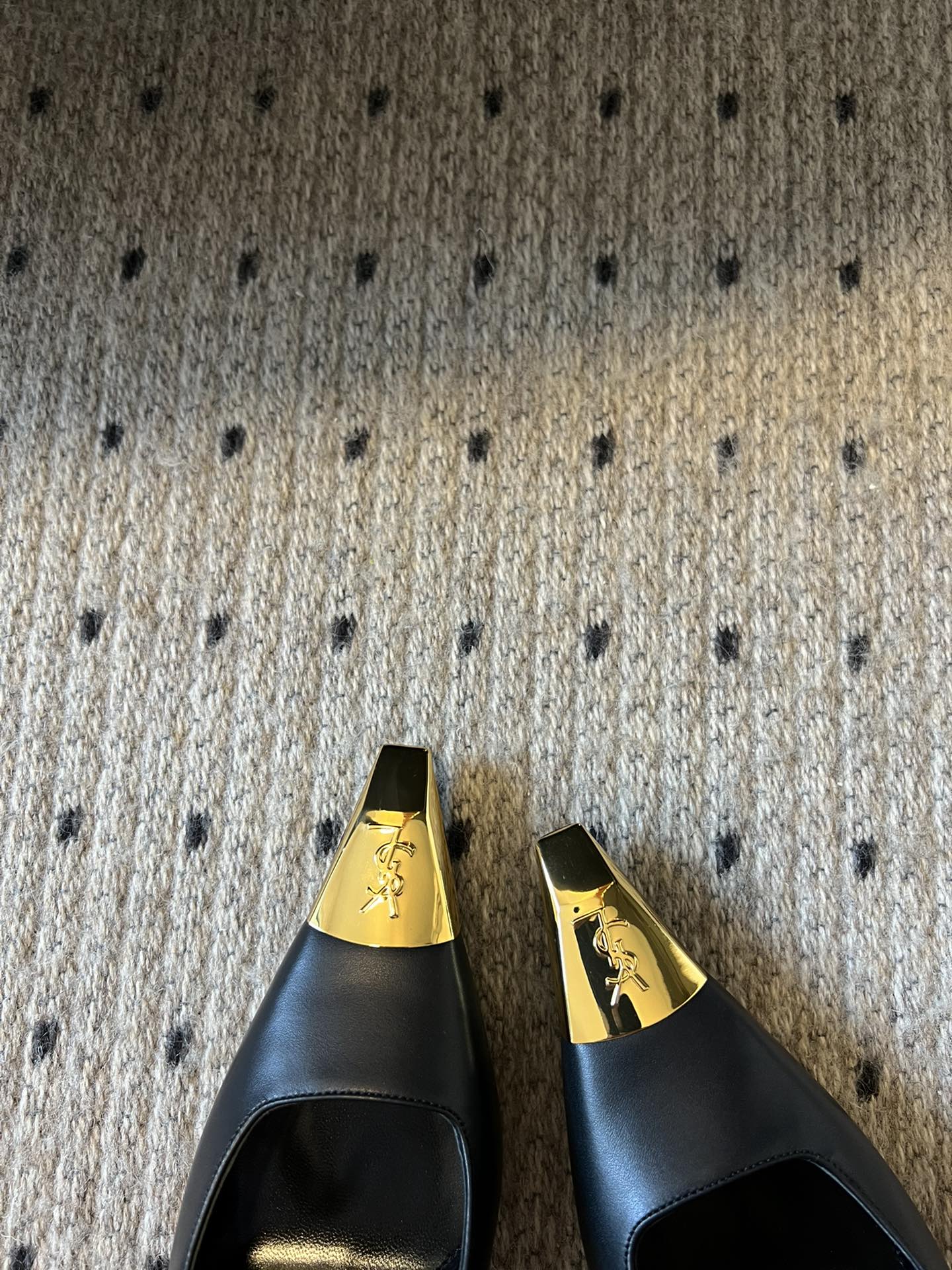 YSL*Metallic Toe Sandals