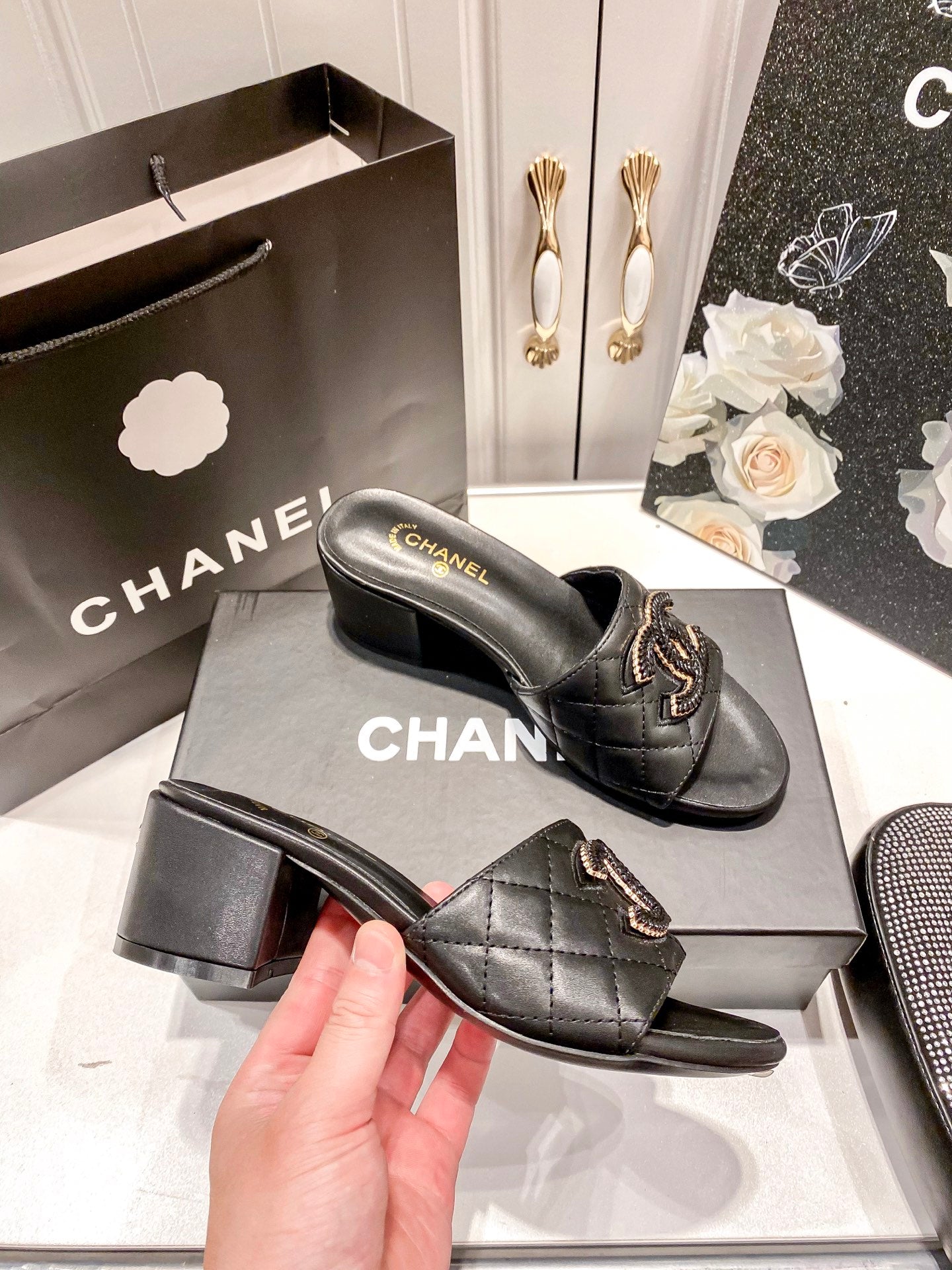 CHA* 25 new block heel/flat slippers