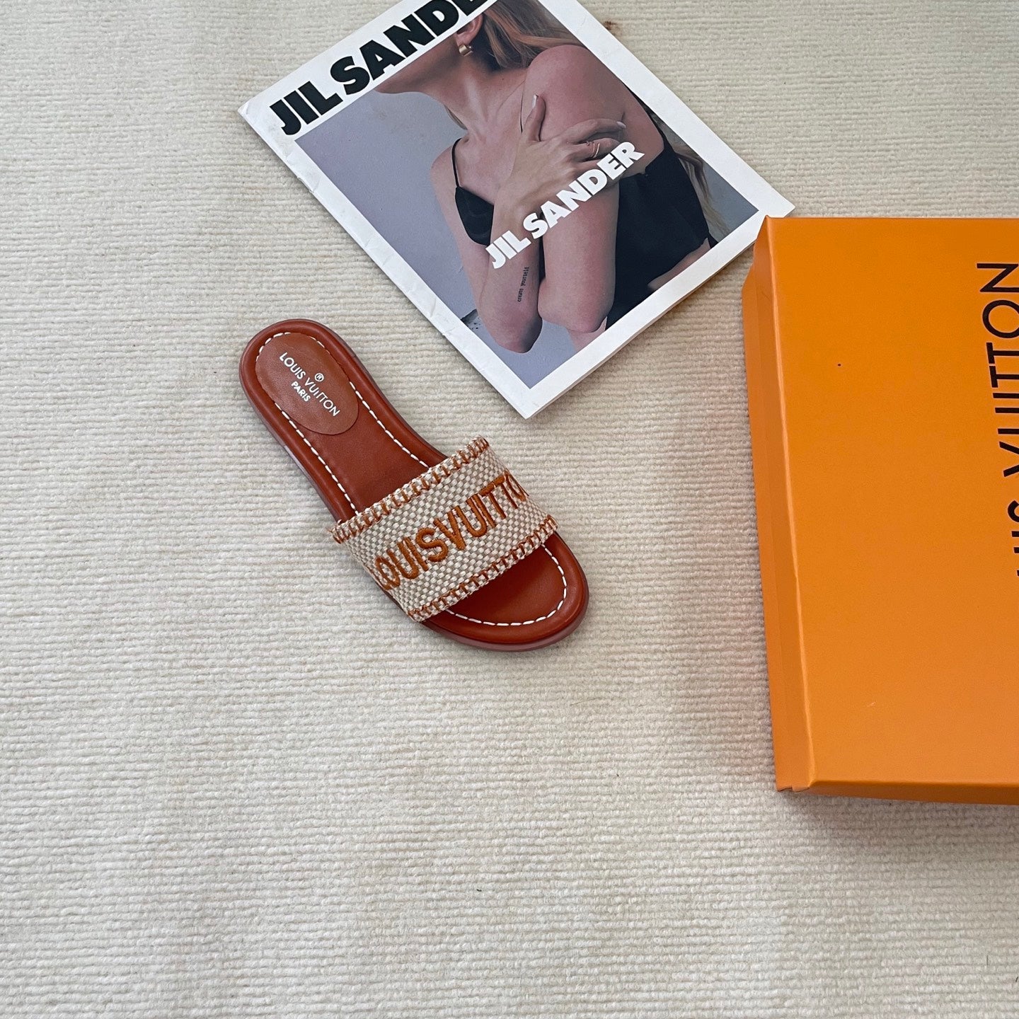 LOU* 25 embroidered flats