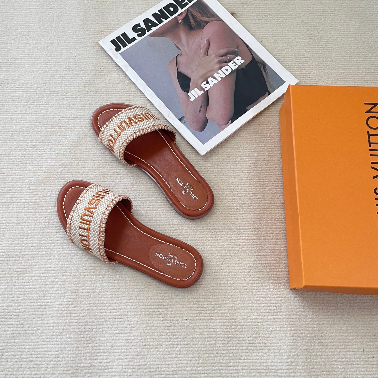 LOU* 25 embroidered flats