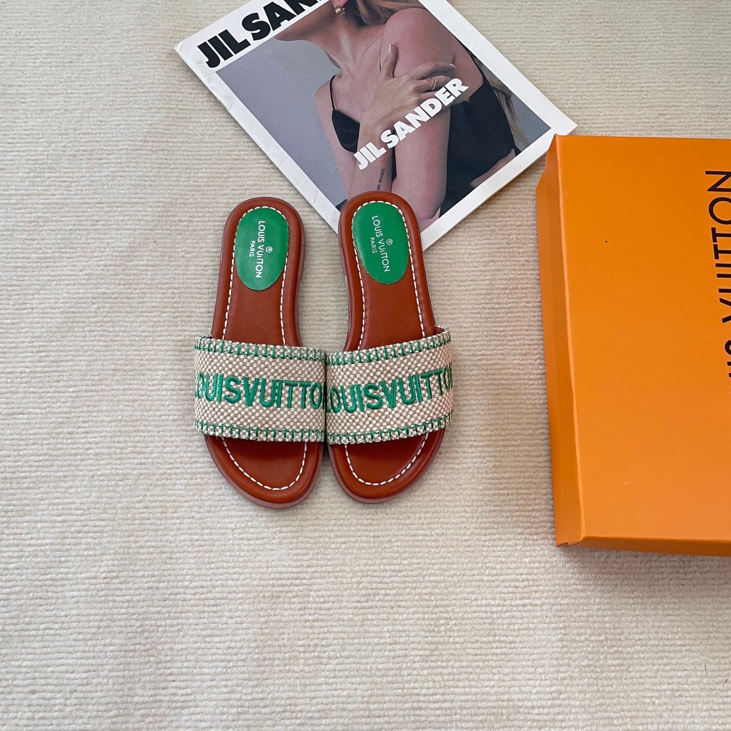 LOU* 25 embroidered flats