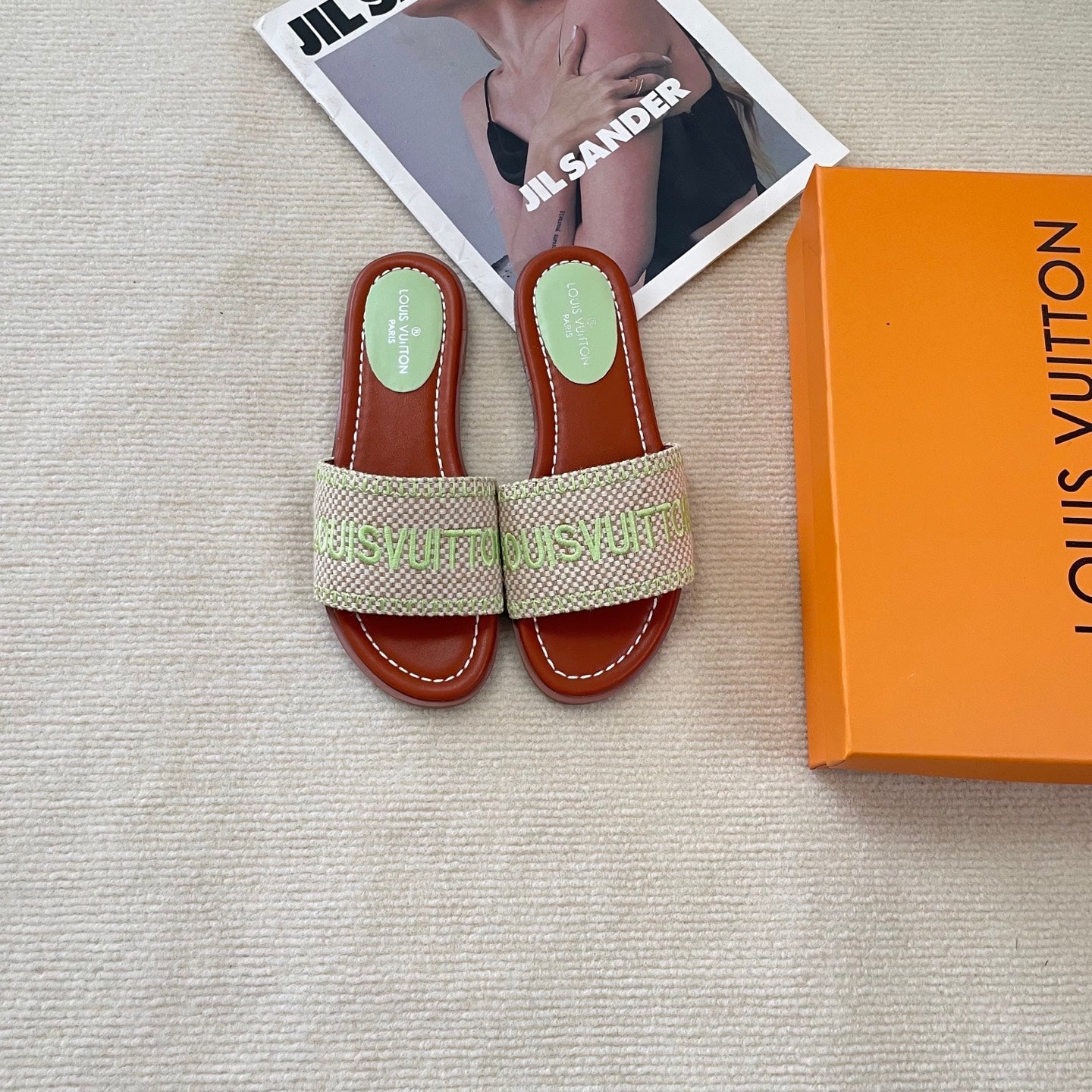 LOU* 25 embroidered flats