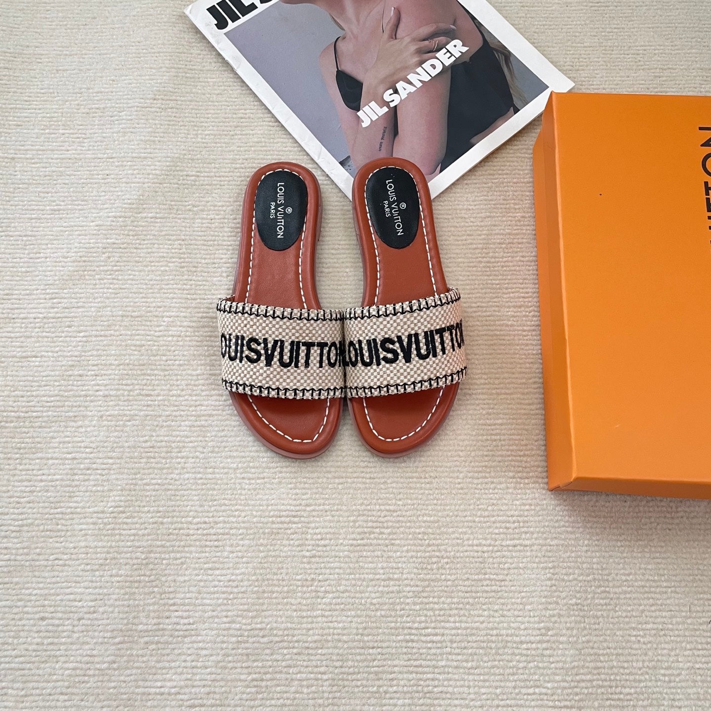 LOU* 25 embroidered flats