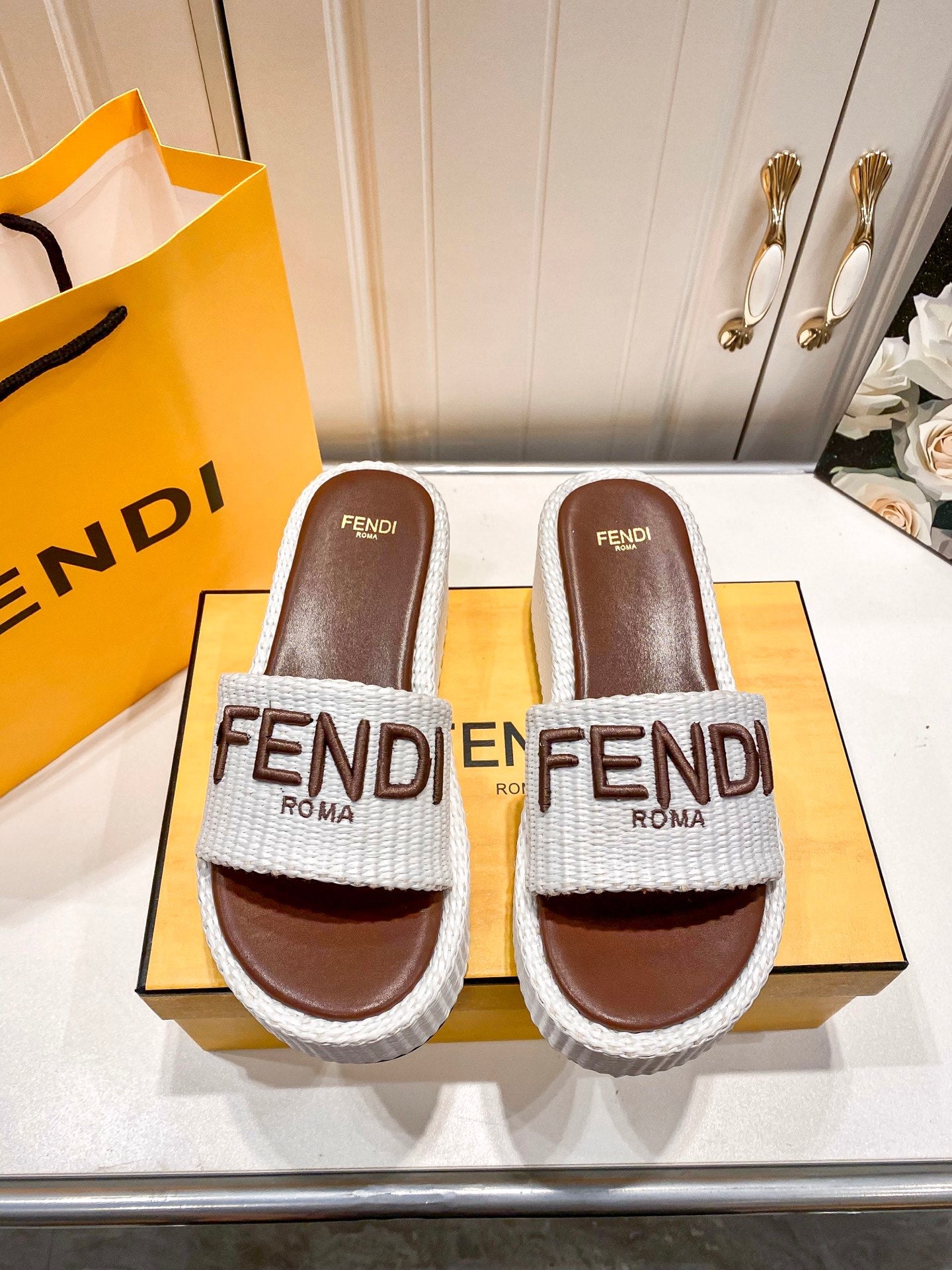 FEN* 25 Bread Slippers