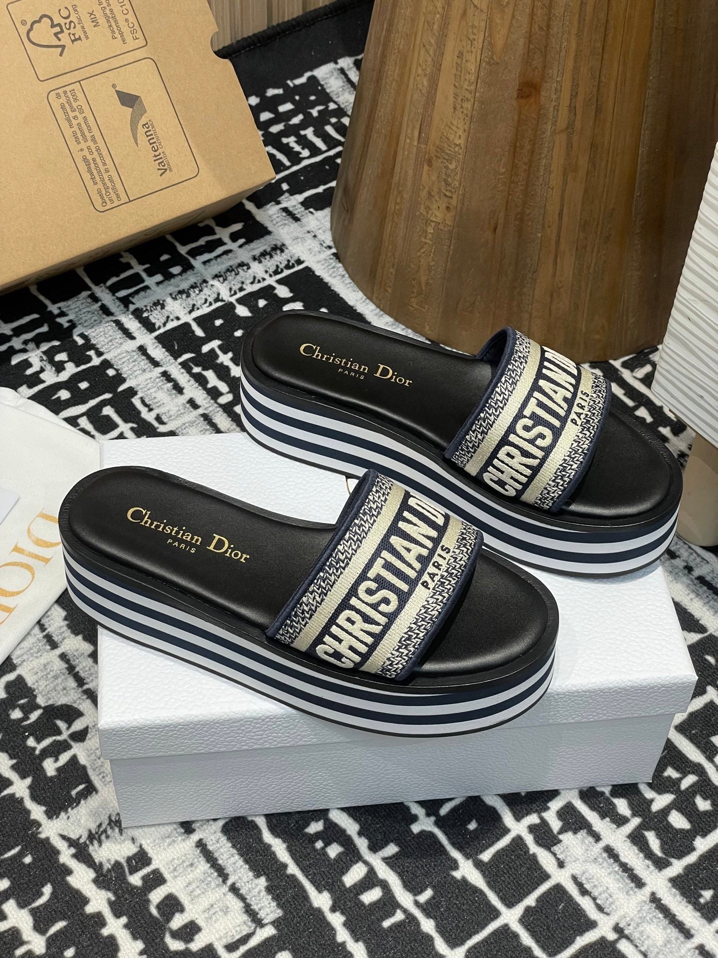 DIO* 25SS embroidered thick-soled slippers VIP