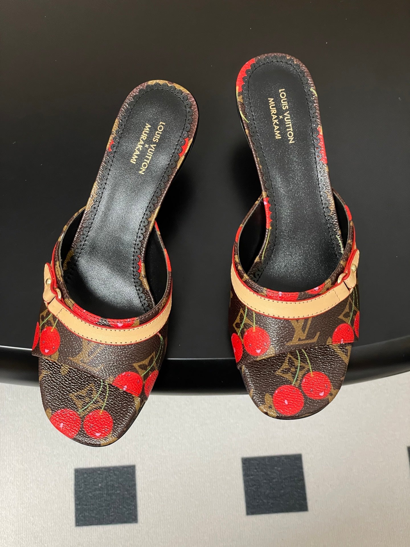 LOU* 25SS Slides VIP