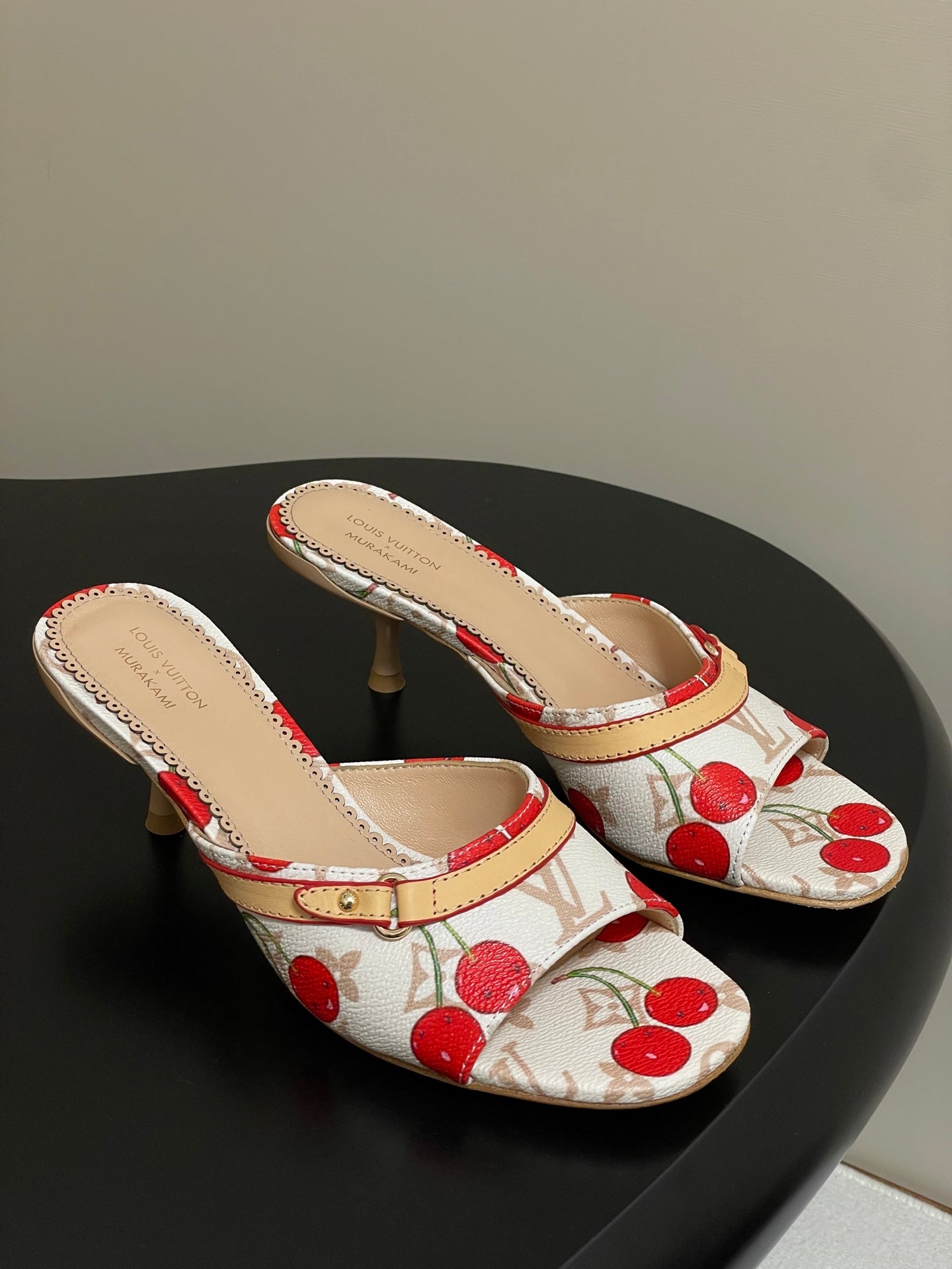 LOU* 25SS Slides VIP