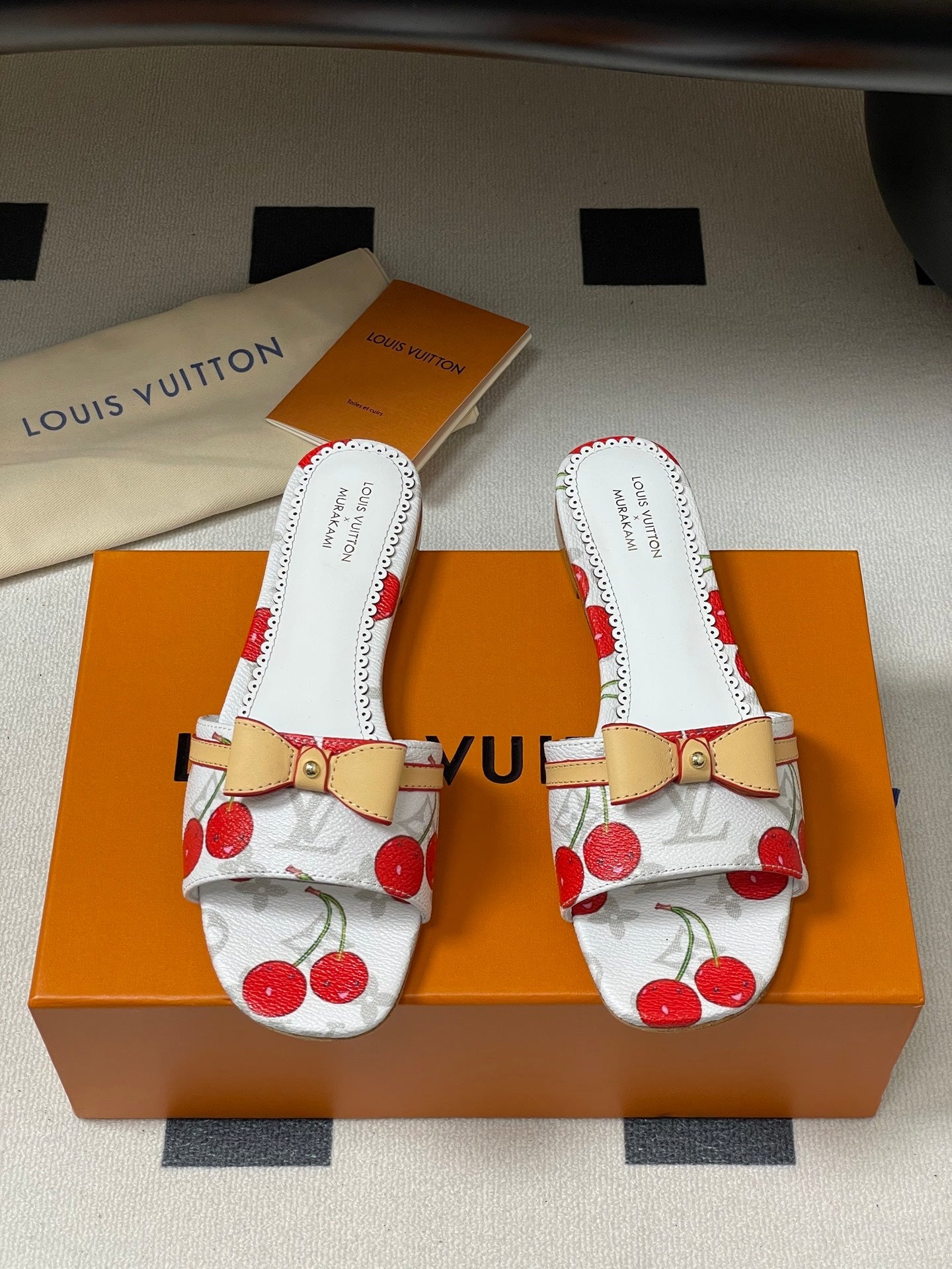 LOU* 25SS cherry slippers VIP