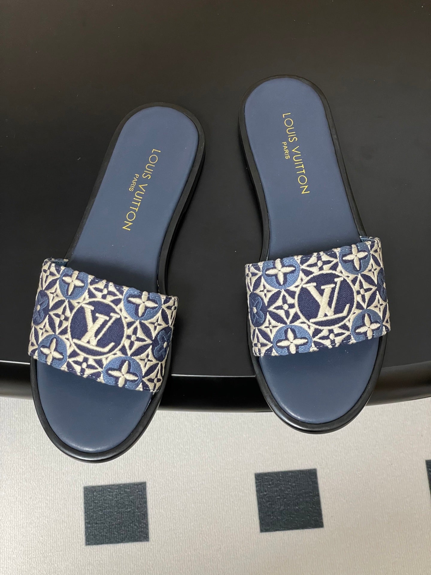 LOU* 25SS embroidered flat slippers VIP