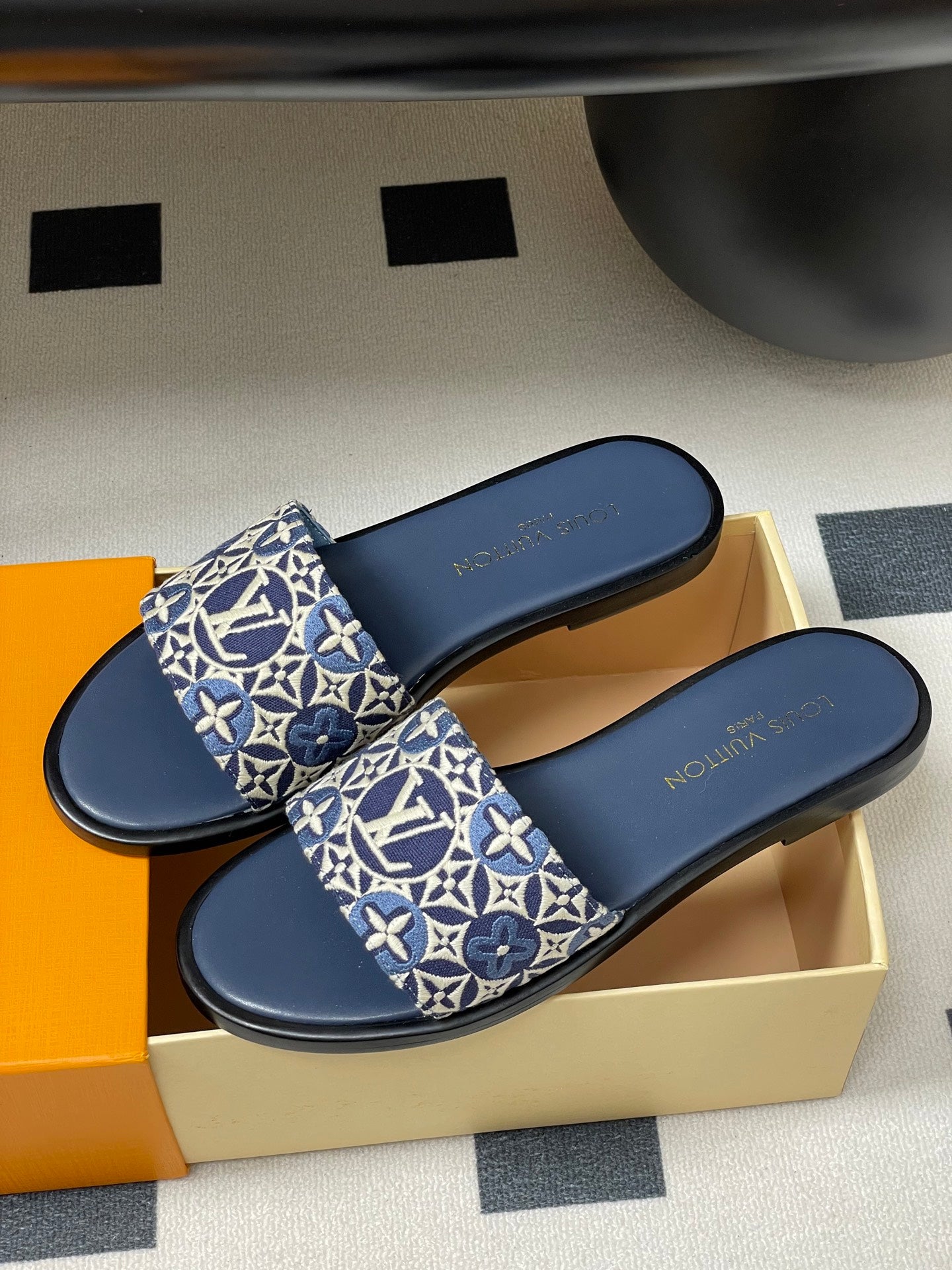 LOU* 25SS embroidered flat slippers VIP