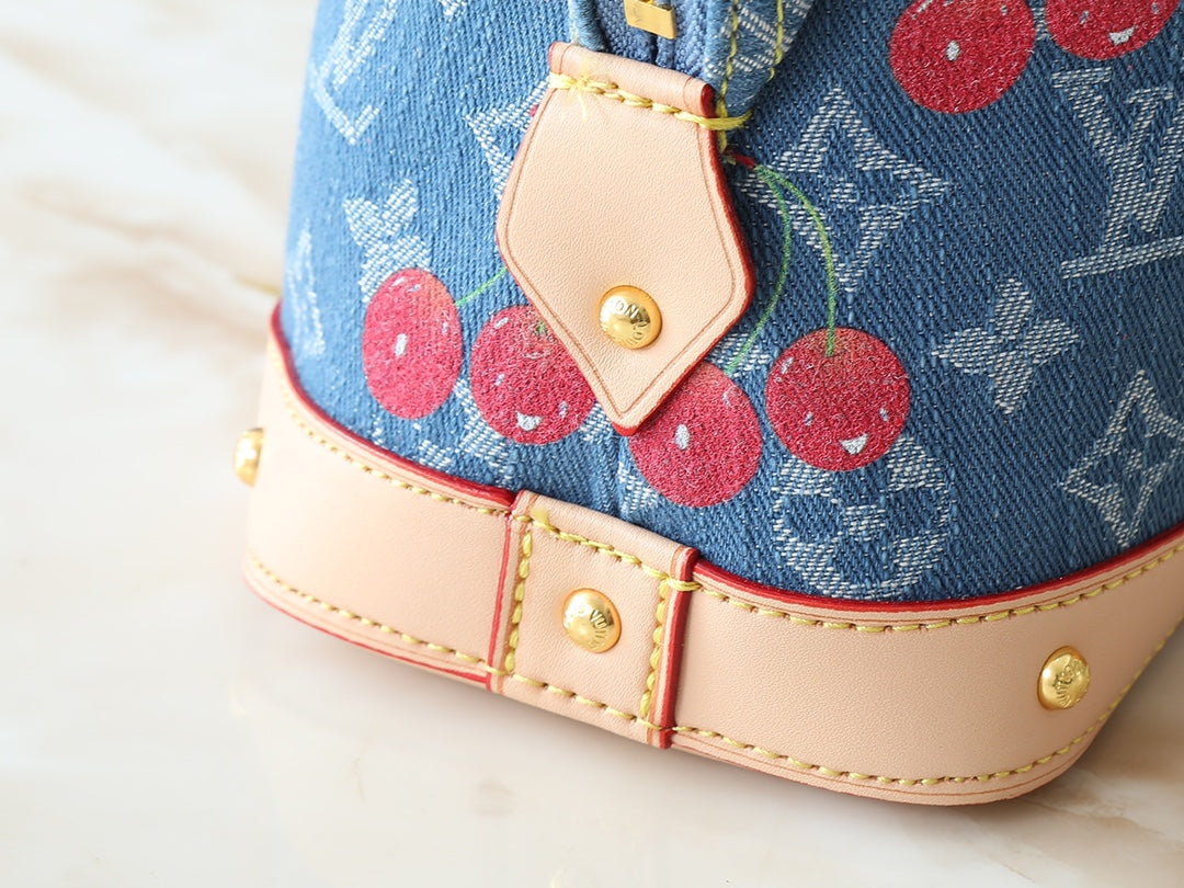 LOU* 25SS cherry cosmetic bag