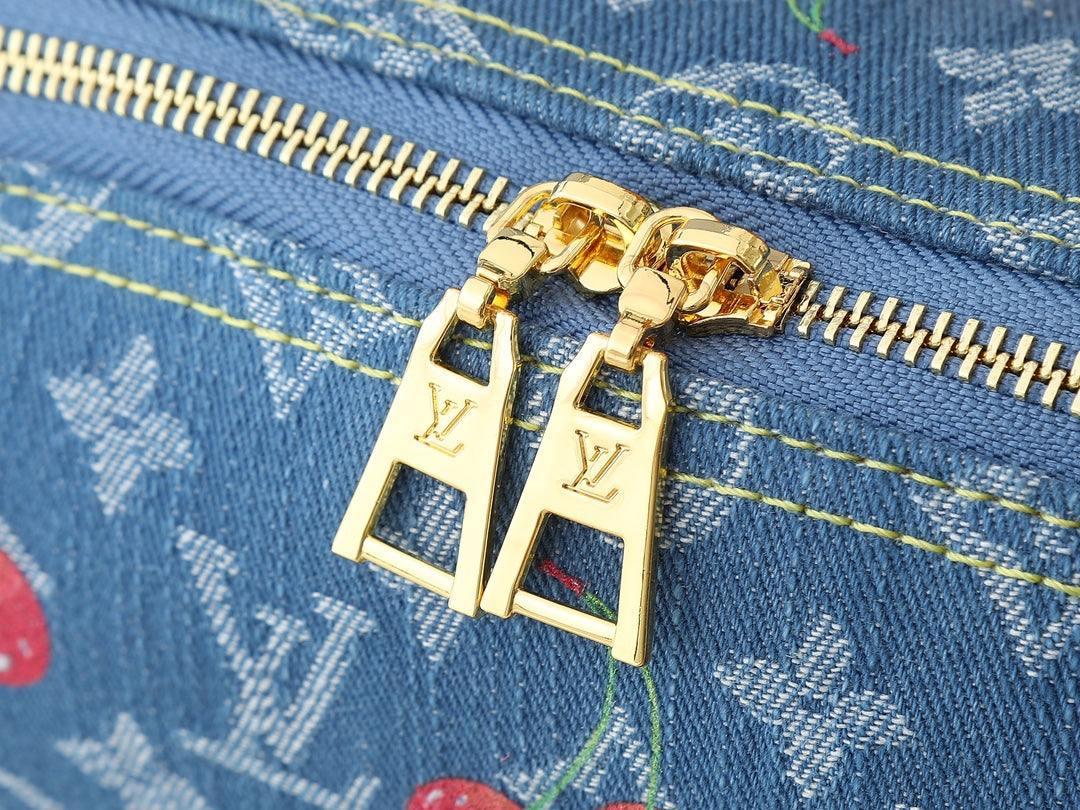 LOU* 25SS cherry cosmetic bag