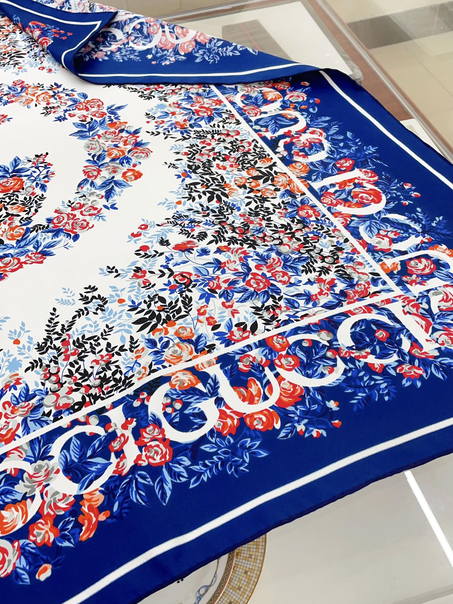 GUC* 25SS square scarf