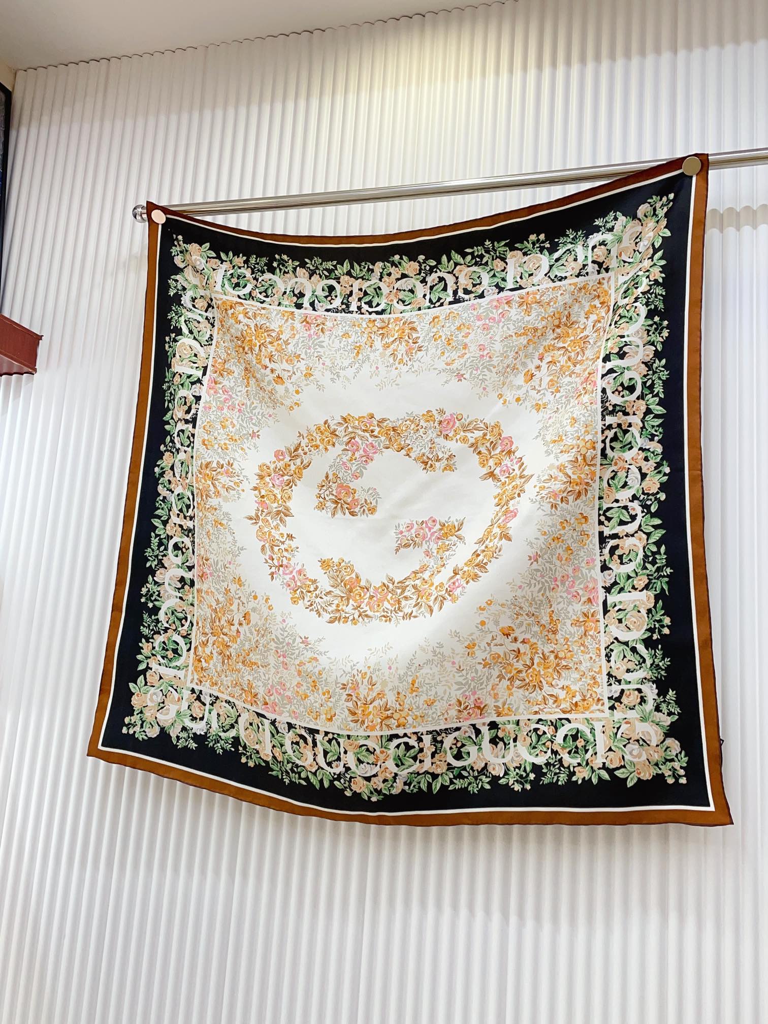 GUC* 25SS square scarf