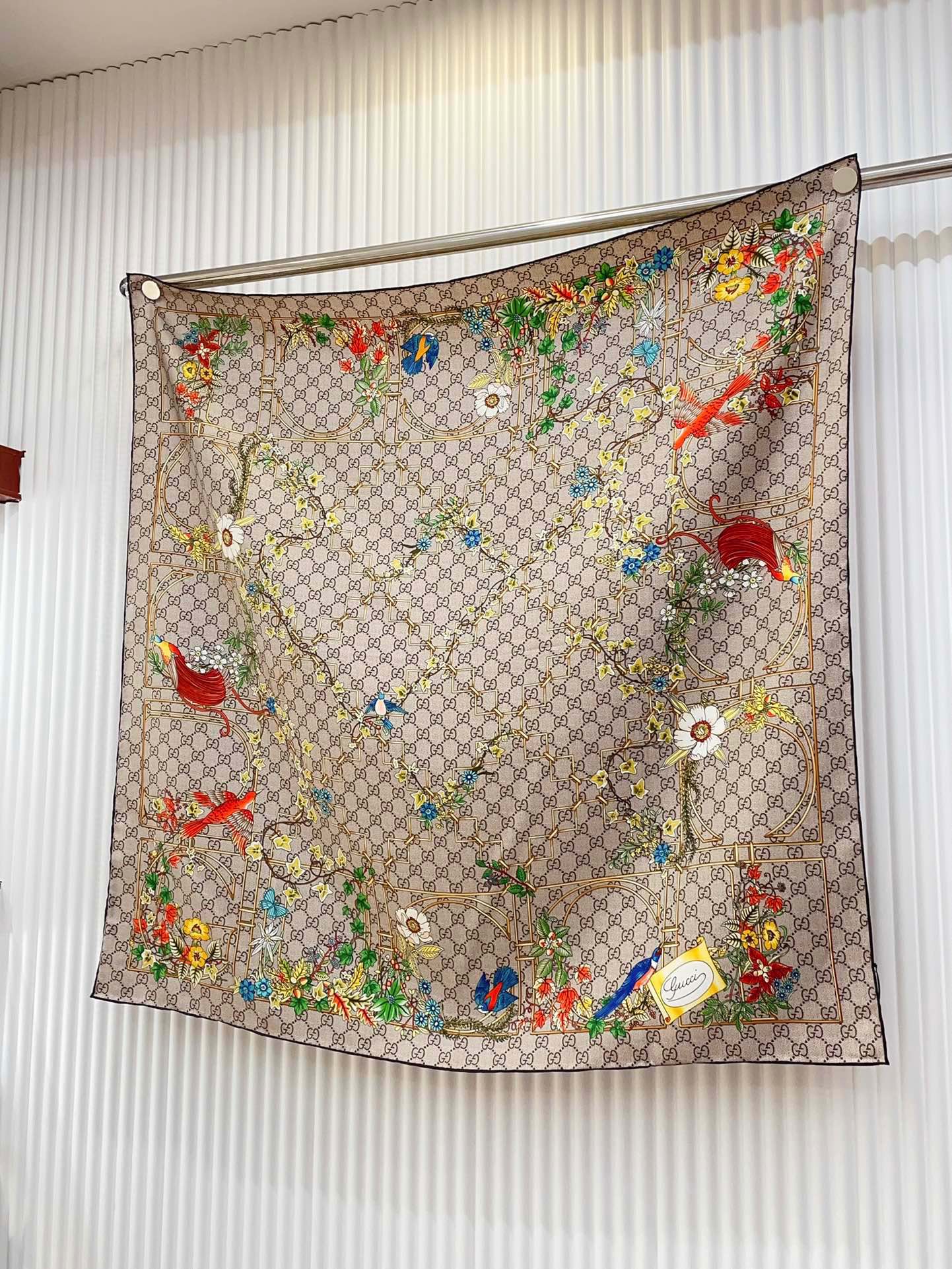 GUC* 25SS square scarf