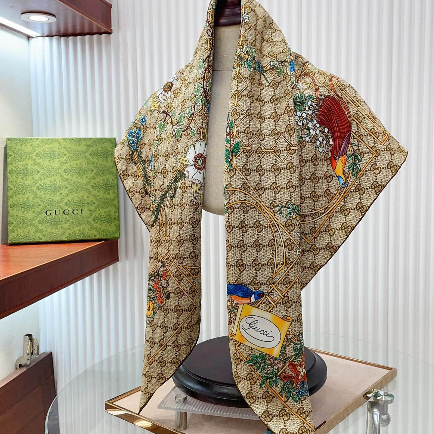 GUC* 25SS square scarf