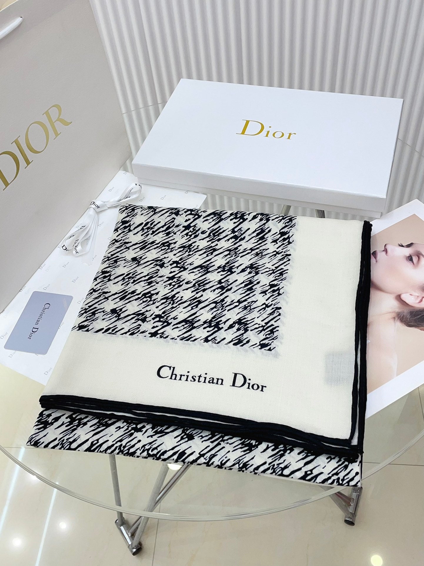 DIO* 25SS houndstooth square scarf