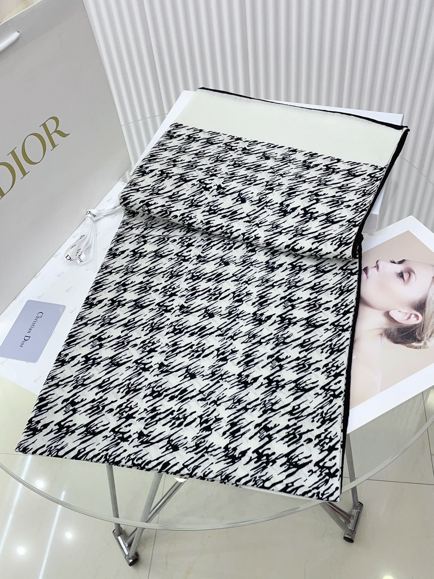 DIO* 25SS houndstooth square scarf