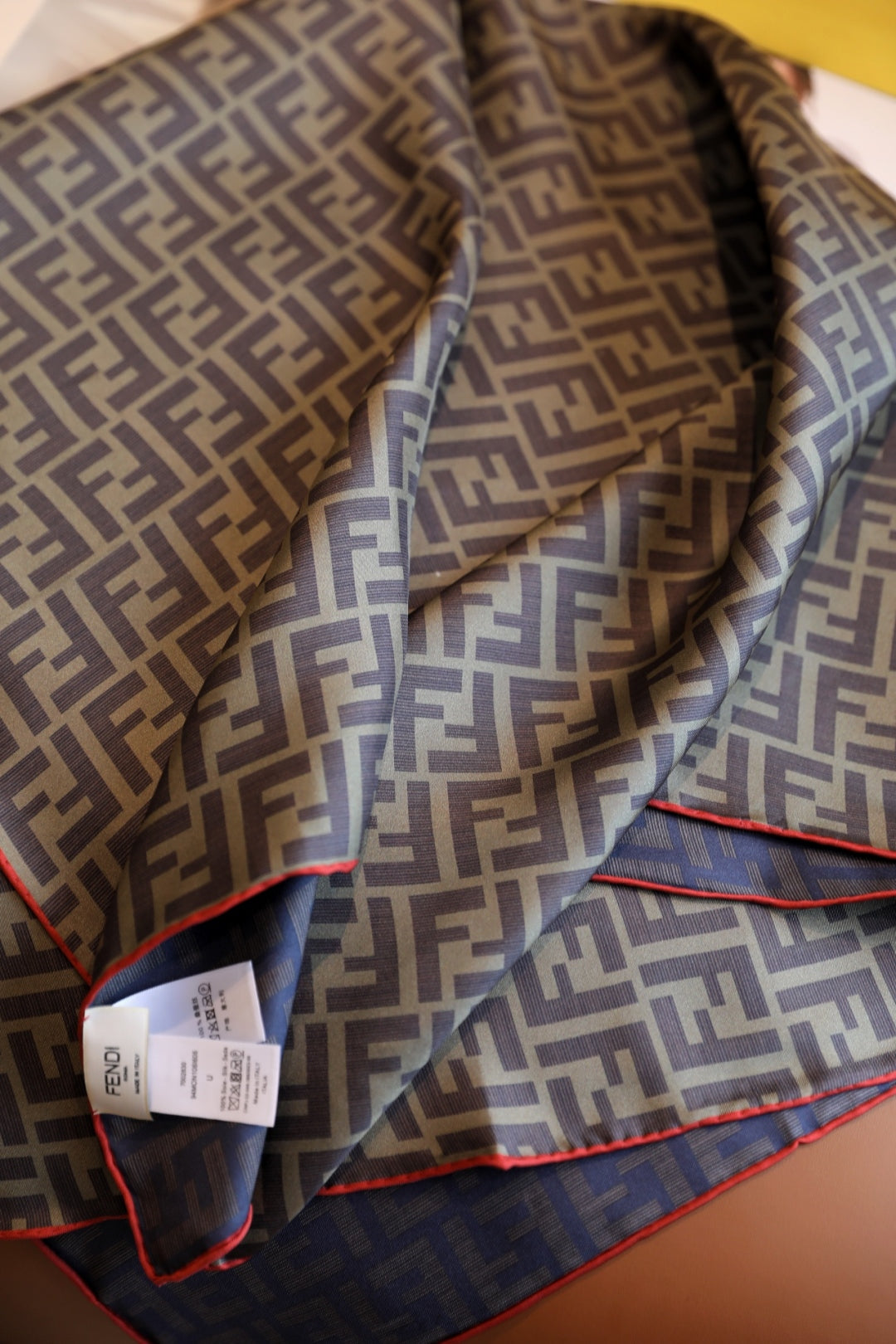 Fendi* 25SS square scarf