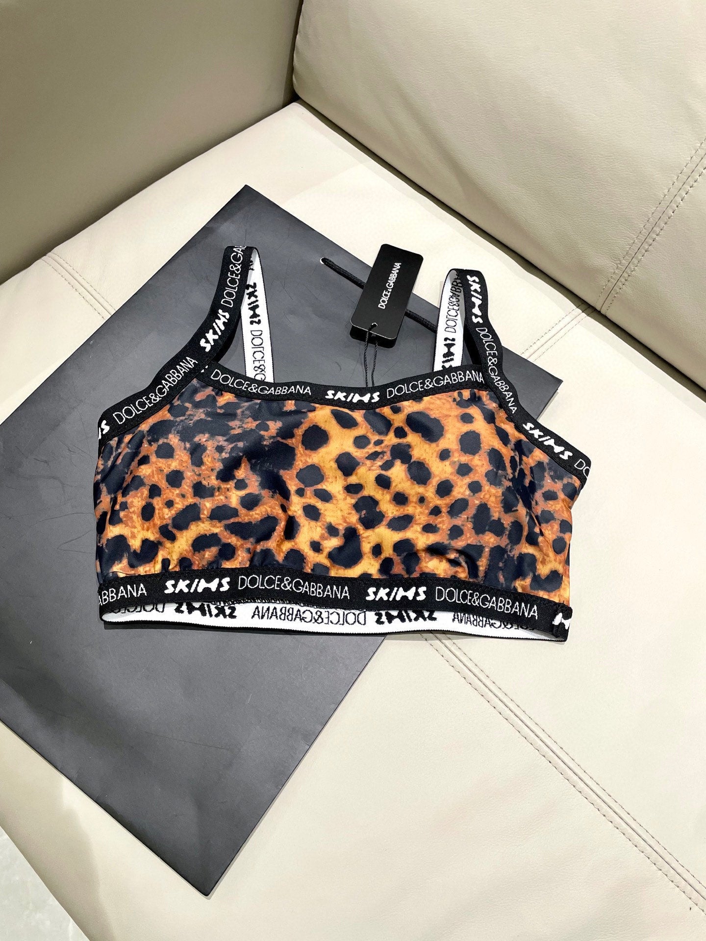 DG* TIGHT SWEATSHIRT