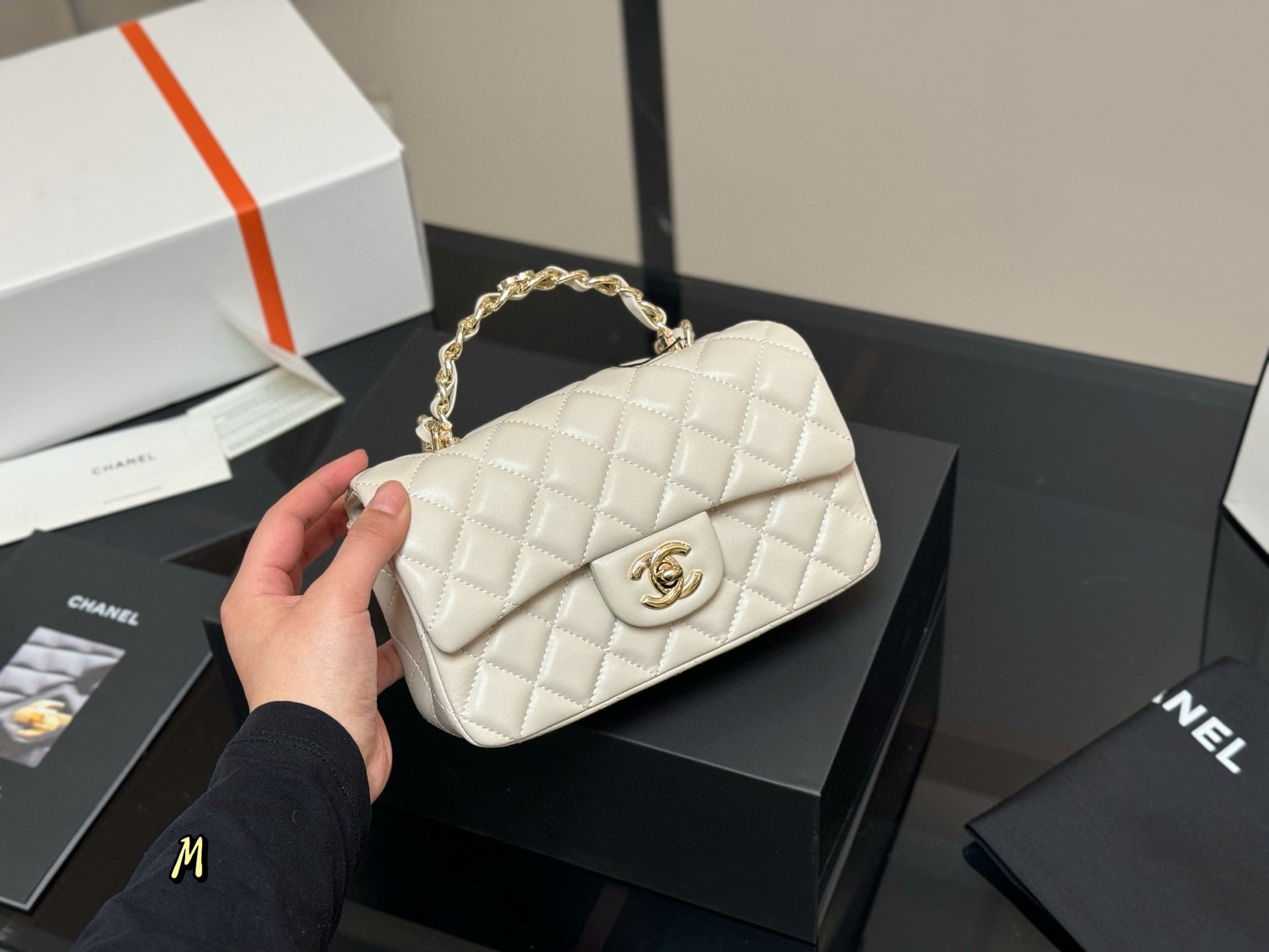 CHAN* 25SS Handle Chain Bag