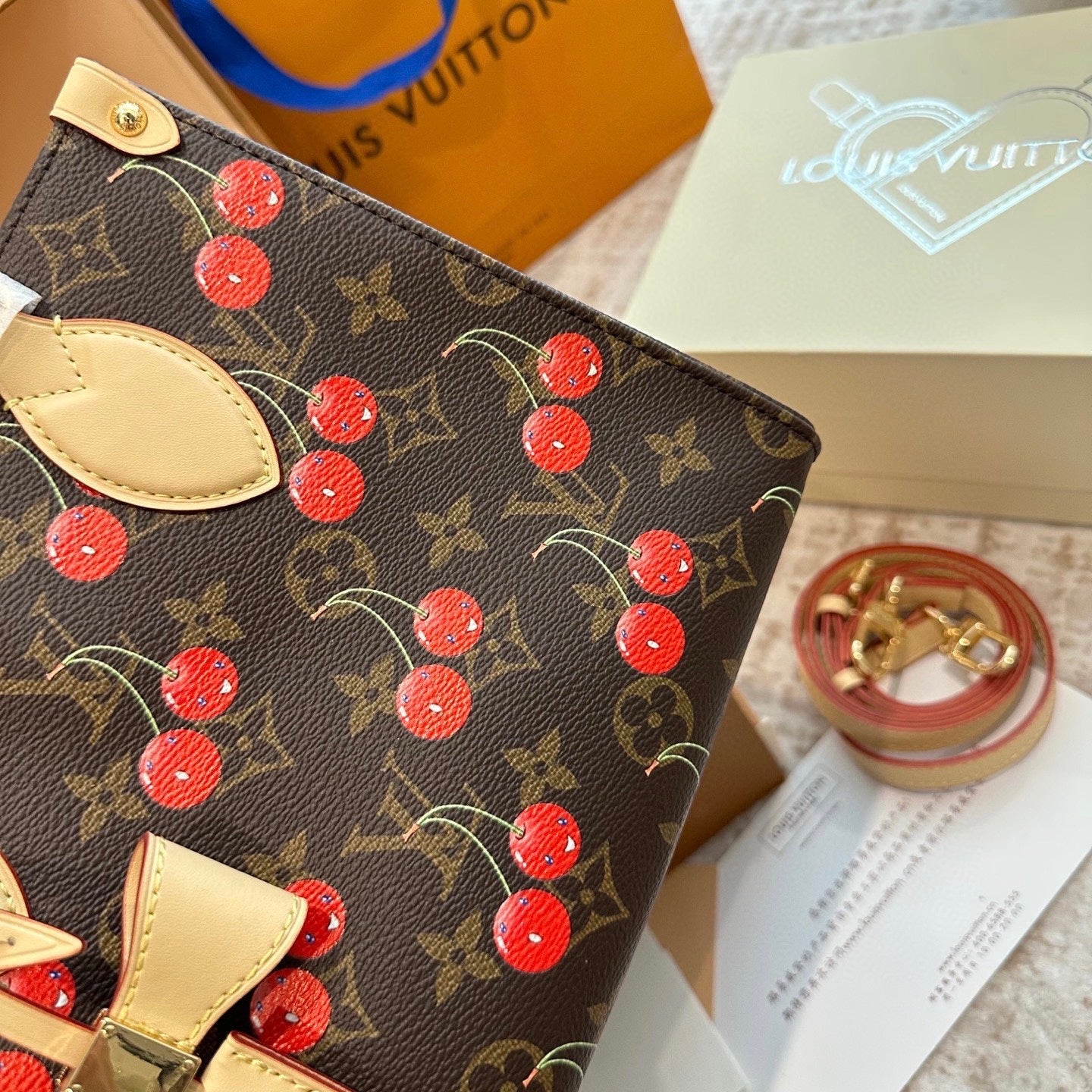 LOU* 25SS cherry tote bag