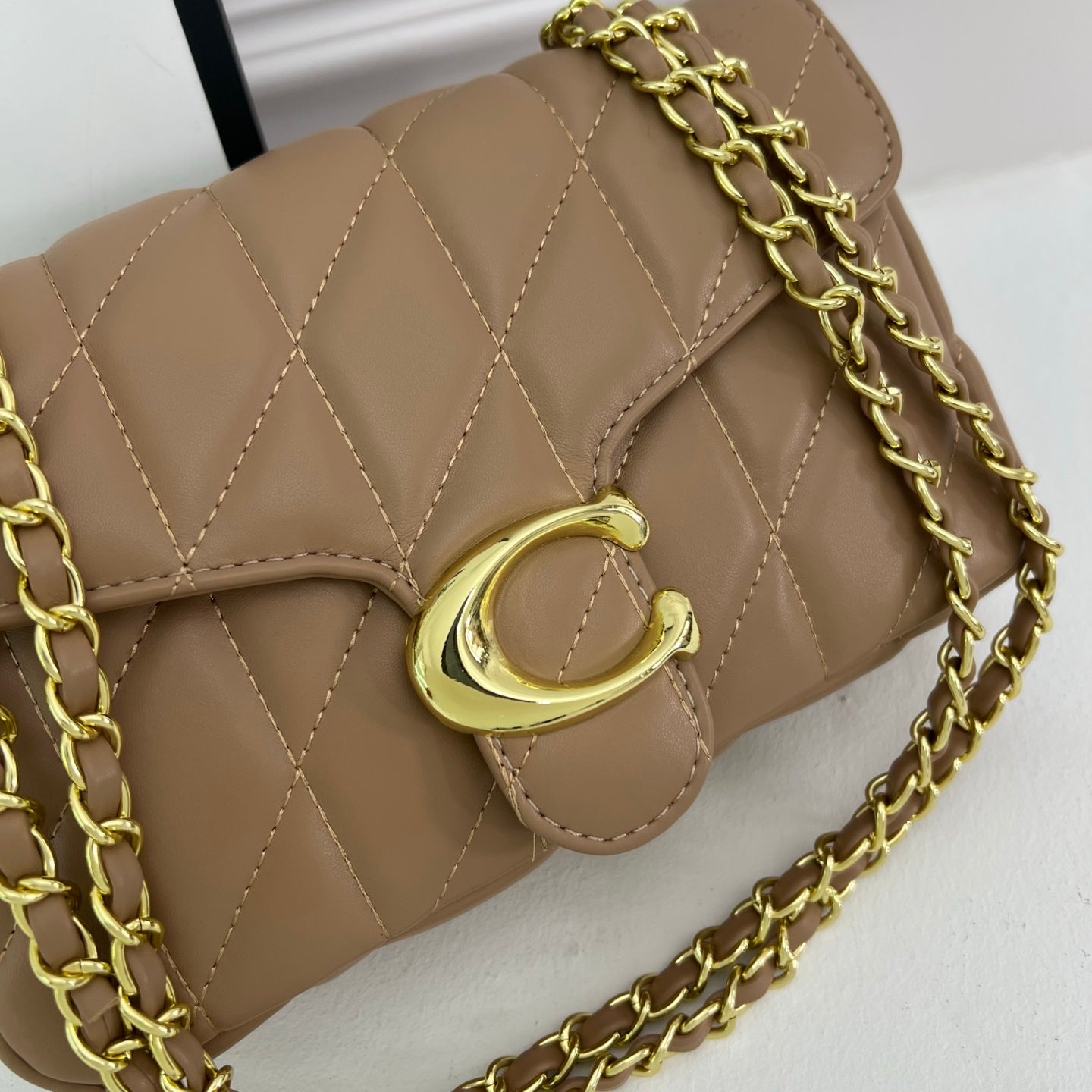 Quilted chain crossbody bag