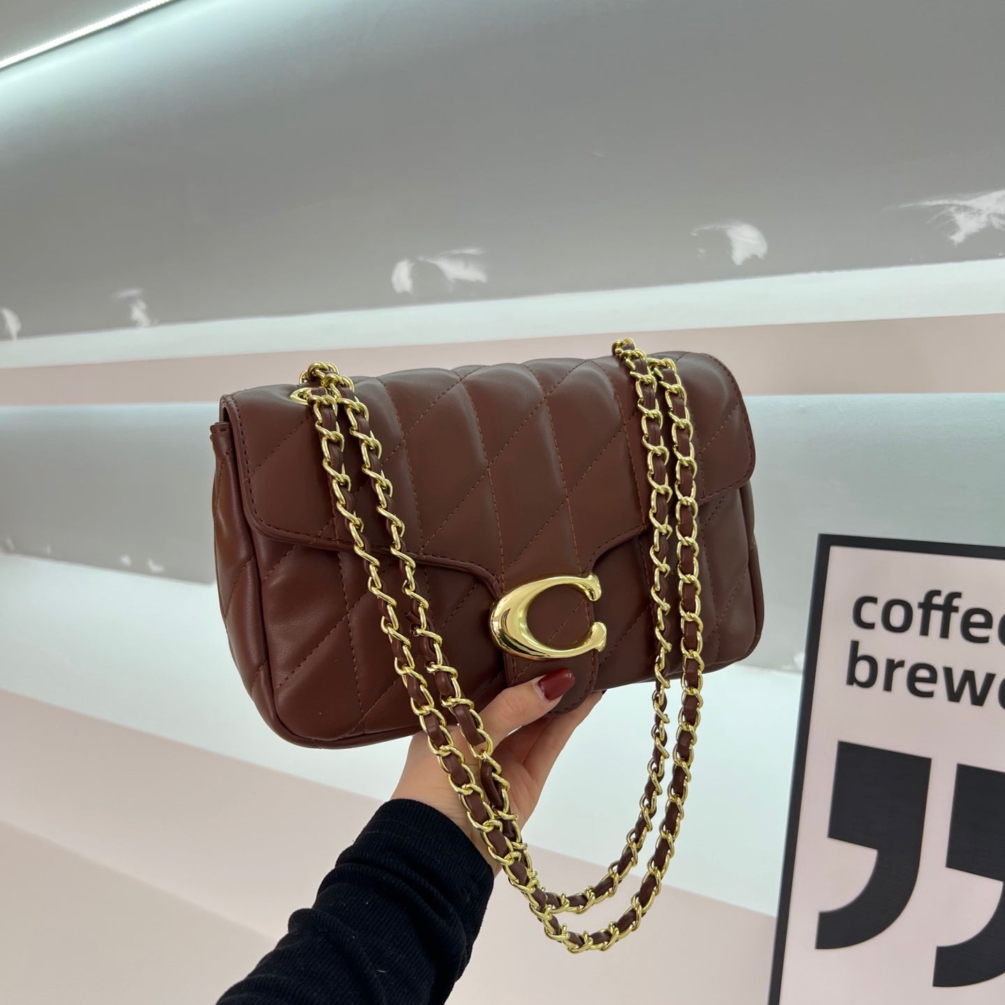 Quilted chain crossbody bag