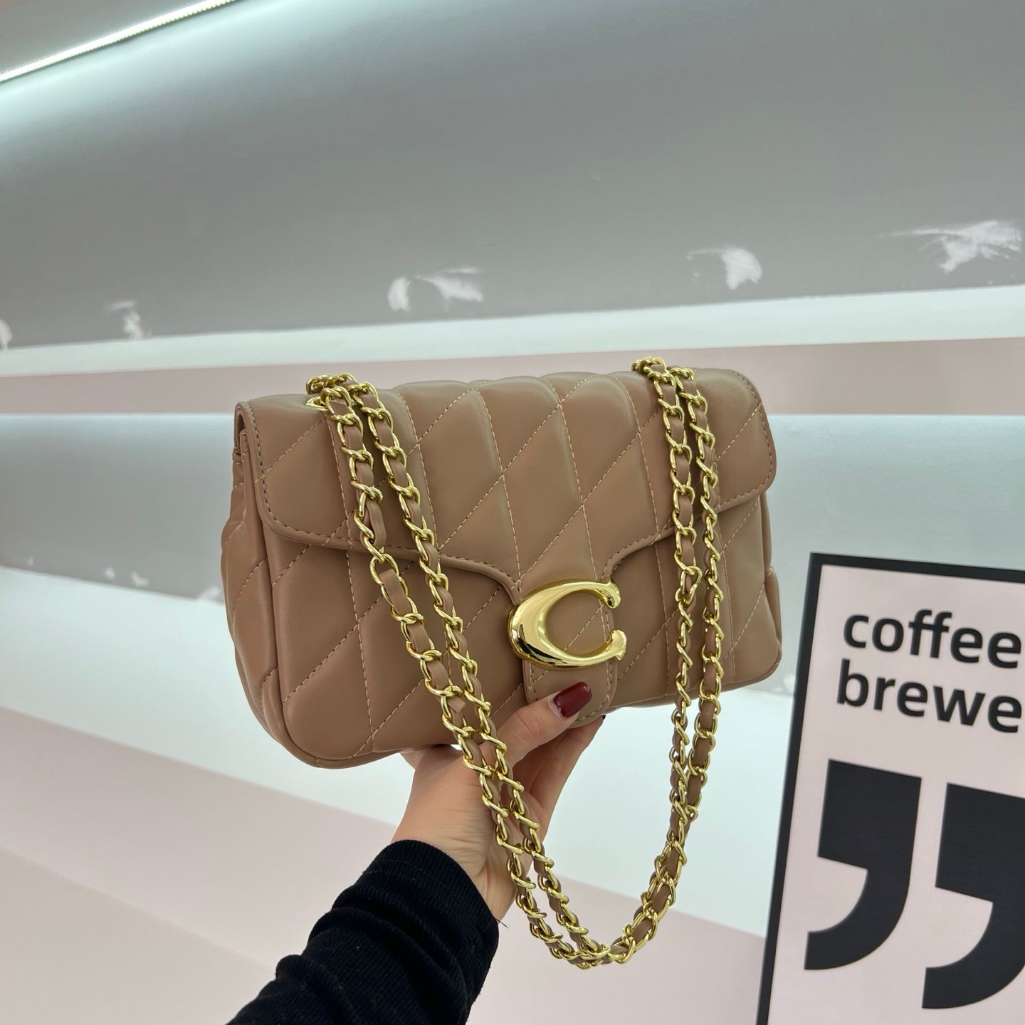 Quilted chain crossbody bag