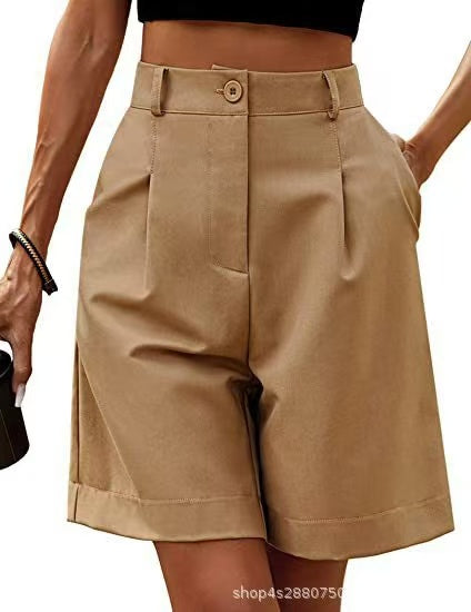 Knitted pleated Bermuda shorts